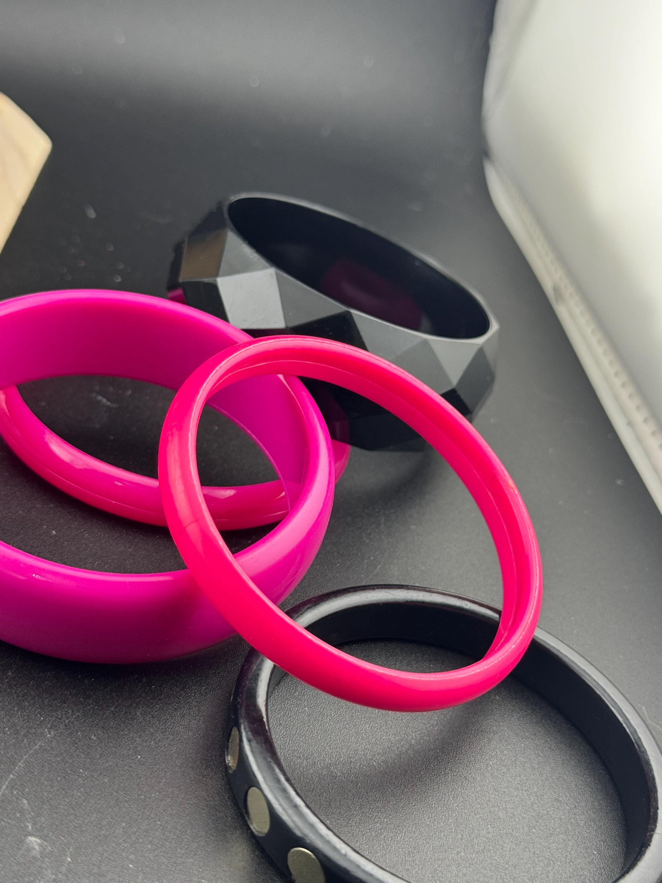 Vintage stack of black and bright hot pink Chunky stylish plastic bangles retro acrylic bracelets
