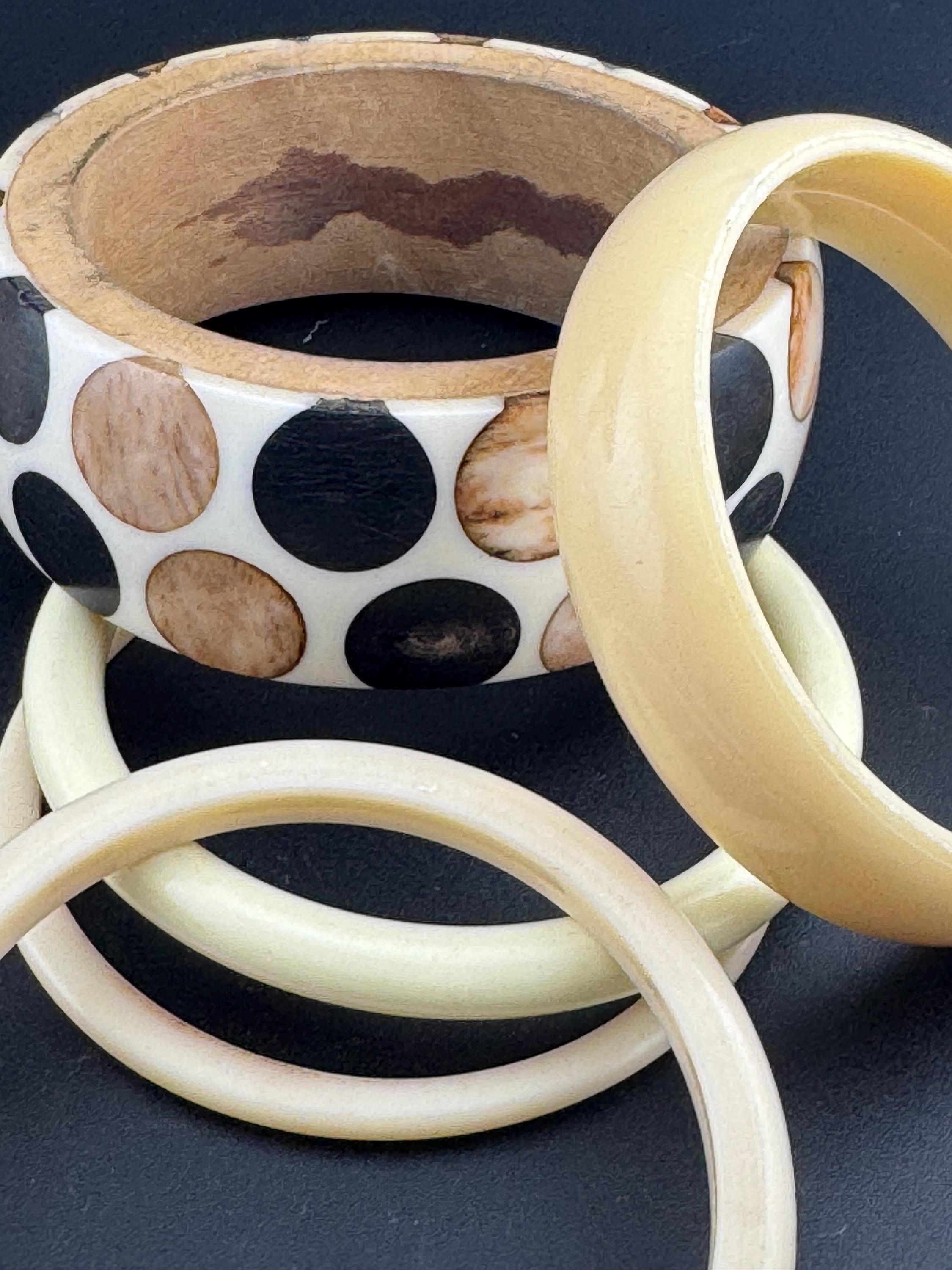 Vintage stack of black brown and cream Chunky stylish plastic bangles retro acrylic bracelets