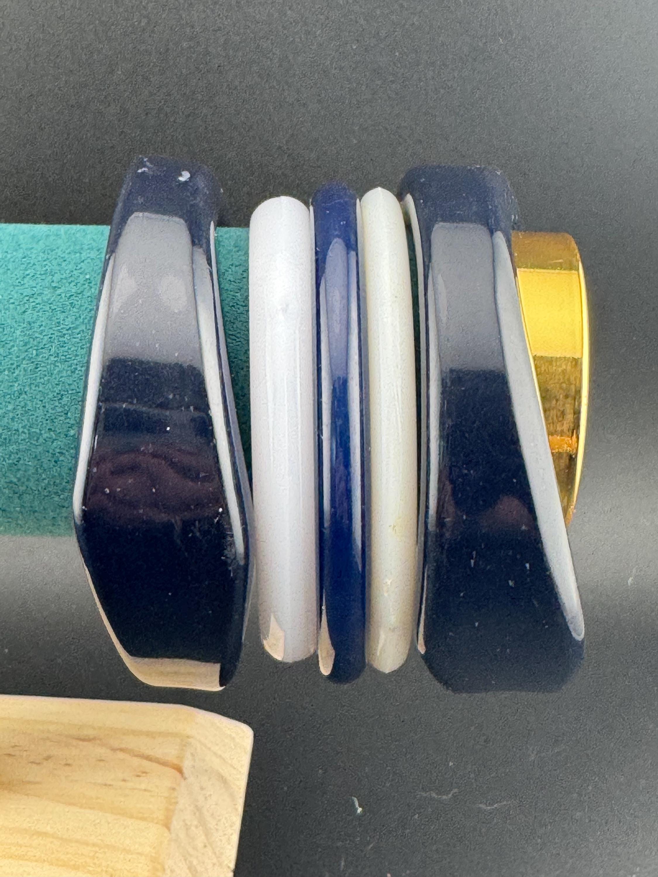 Vintage stack of dark navy blue and off white irregular Chunky stylish plastic bangles retro acrylic bracelets