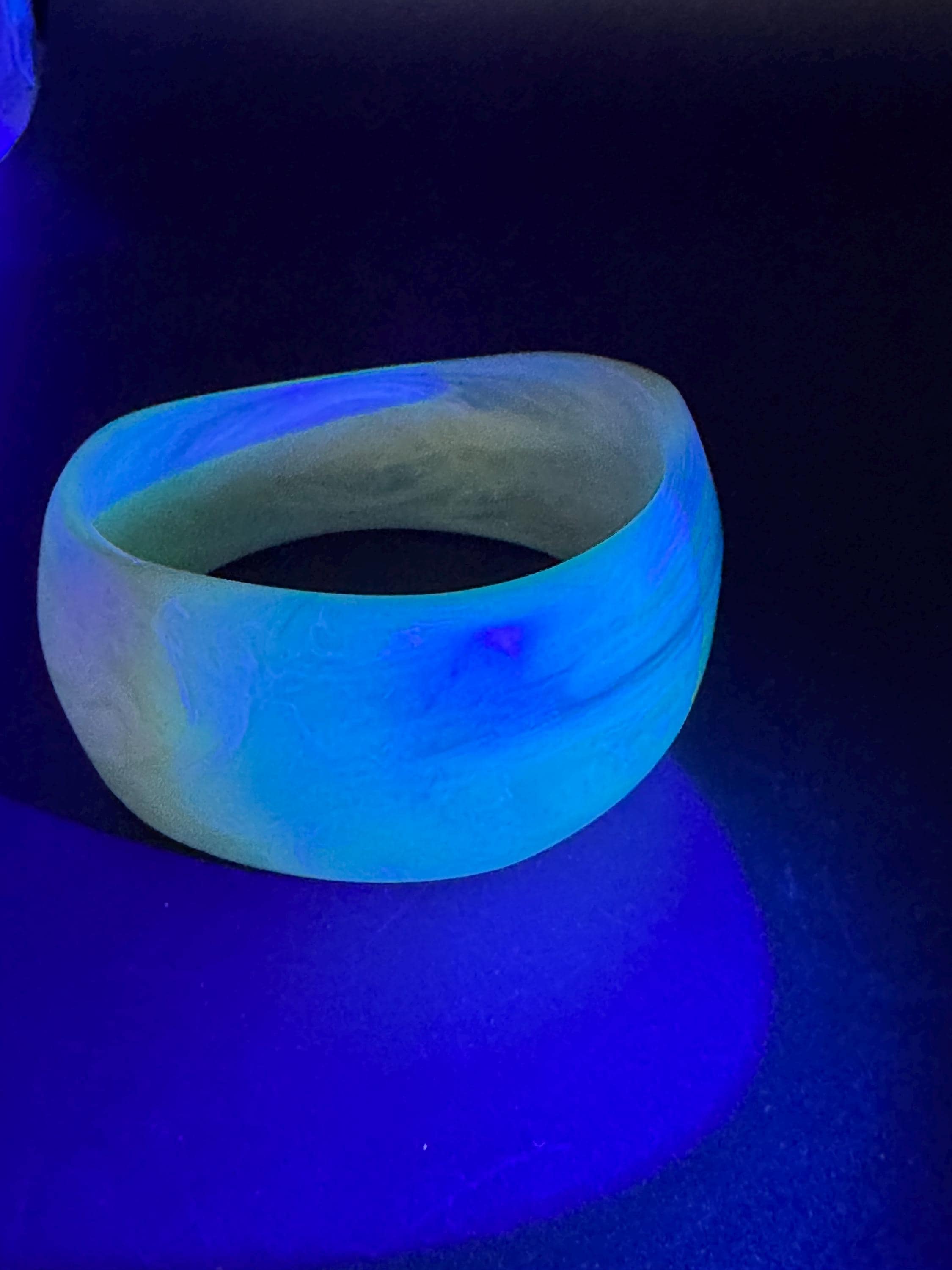 Vintage marbled light green plastic abstract wide cuff bangle bracelet
