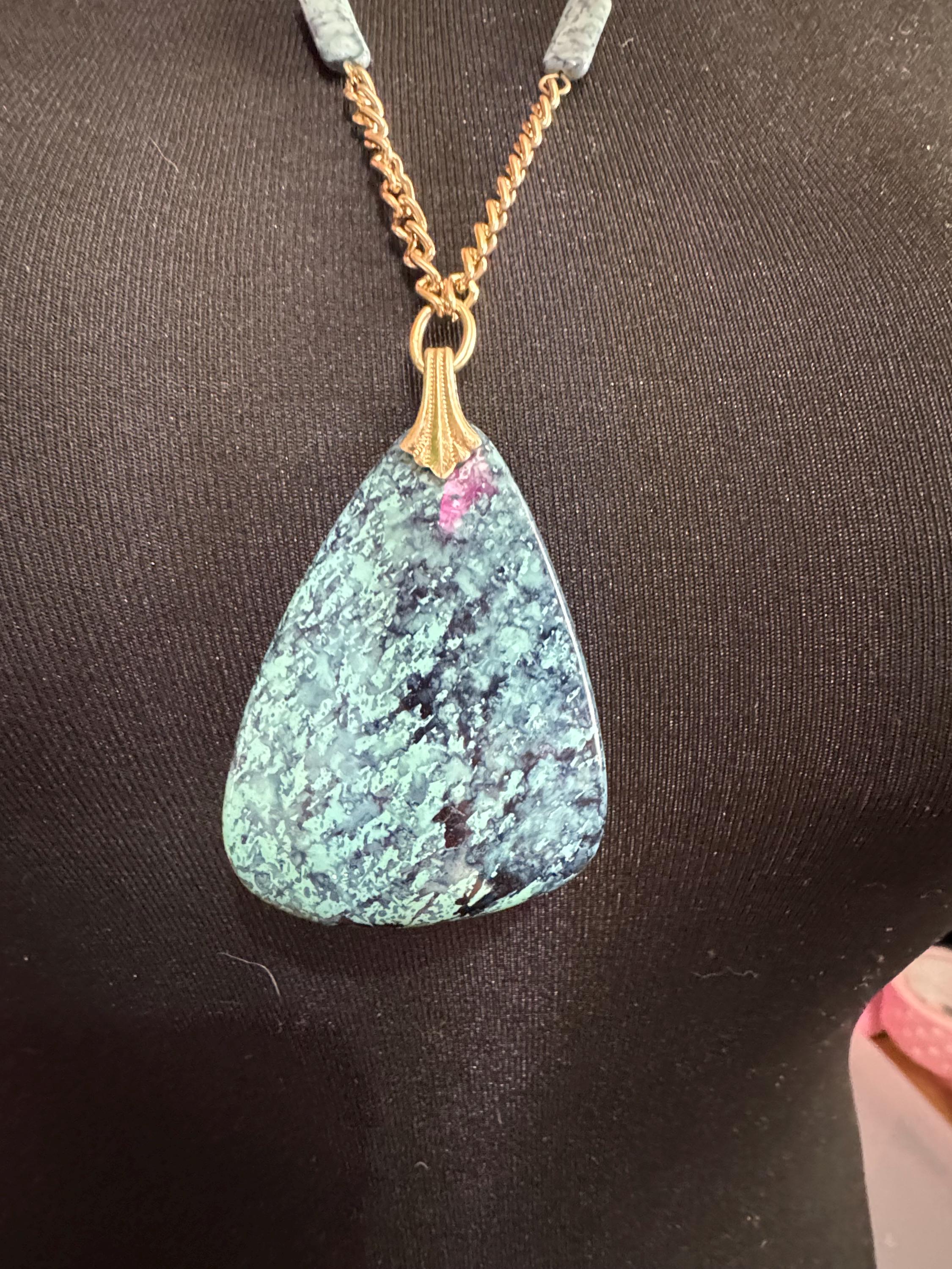 Vintage gold tone chain link bright blue green marbled plastic medallion pendant necklace 60s