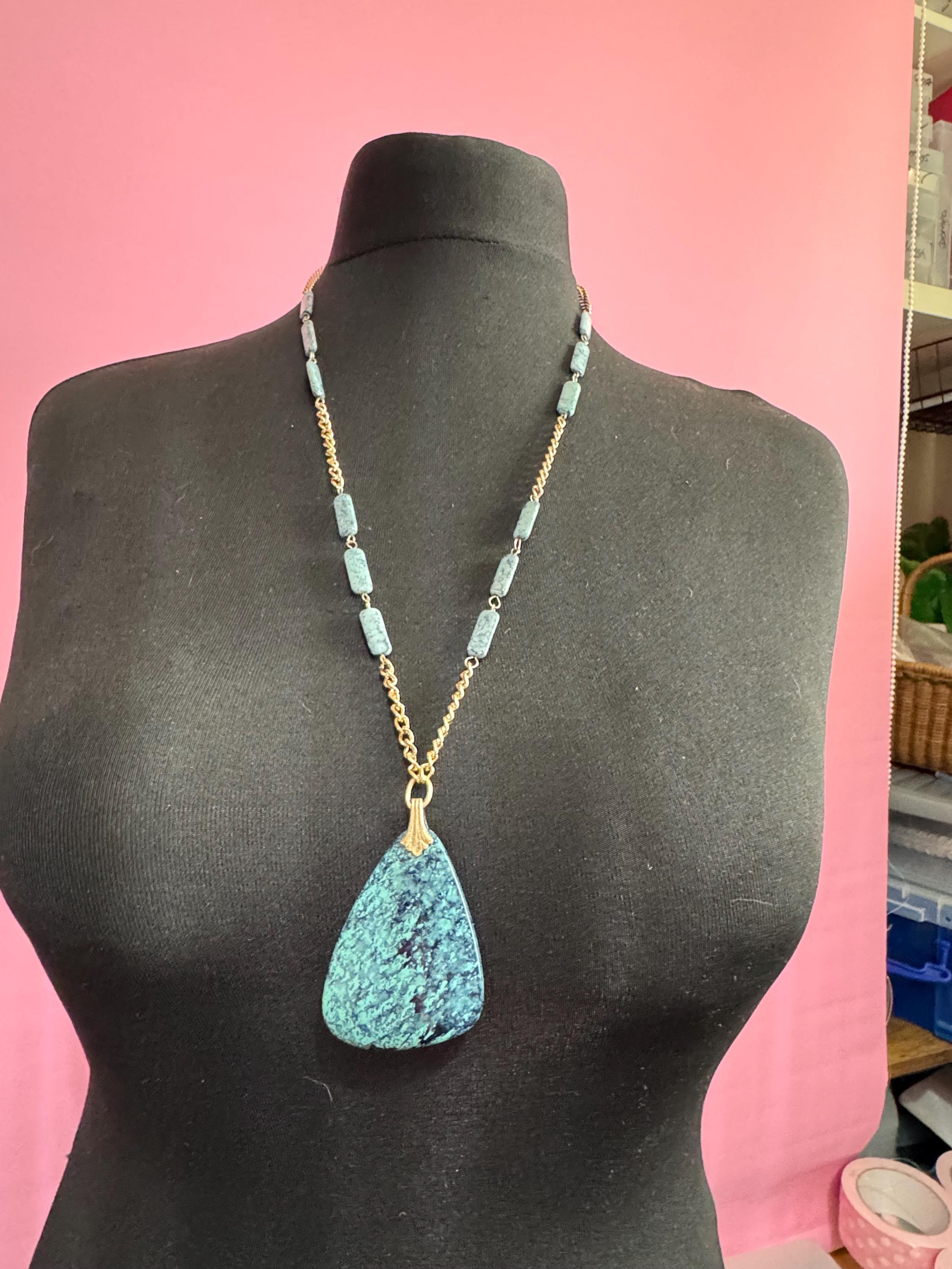 Vintage gold tone chain link bright blue green marbled plastic medallion pendant necklace 60s