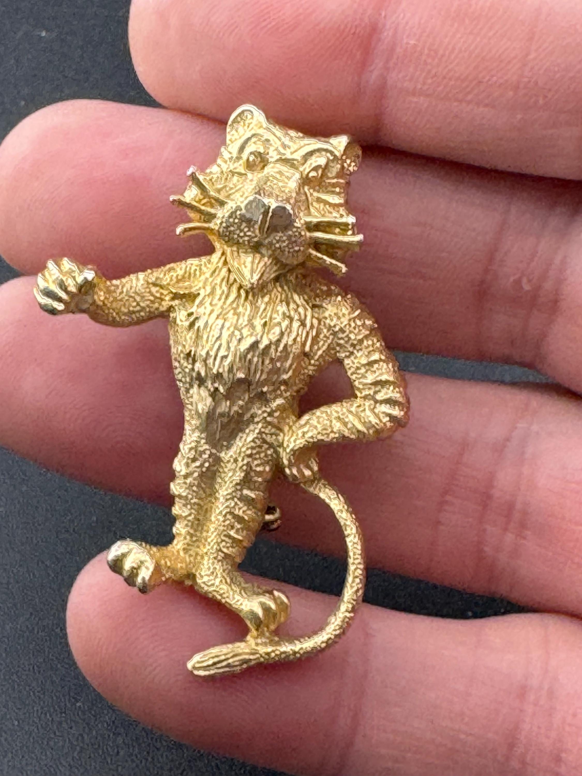 Vintage Big Cat cute stylised lion brooch, gold tone, mid century