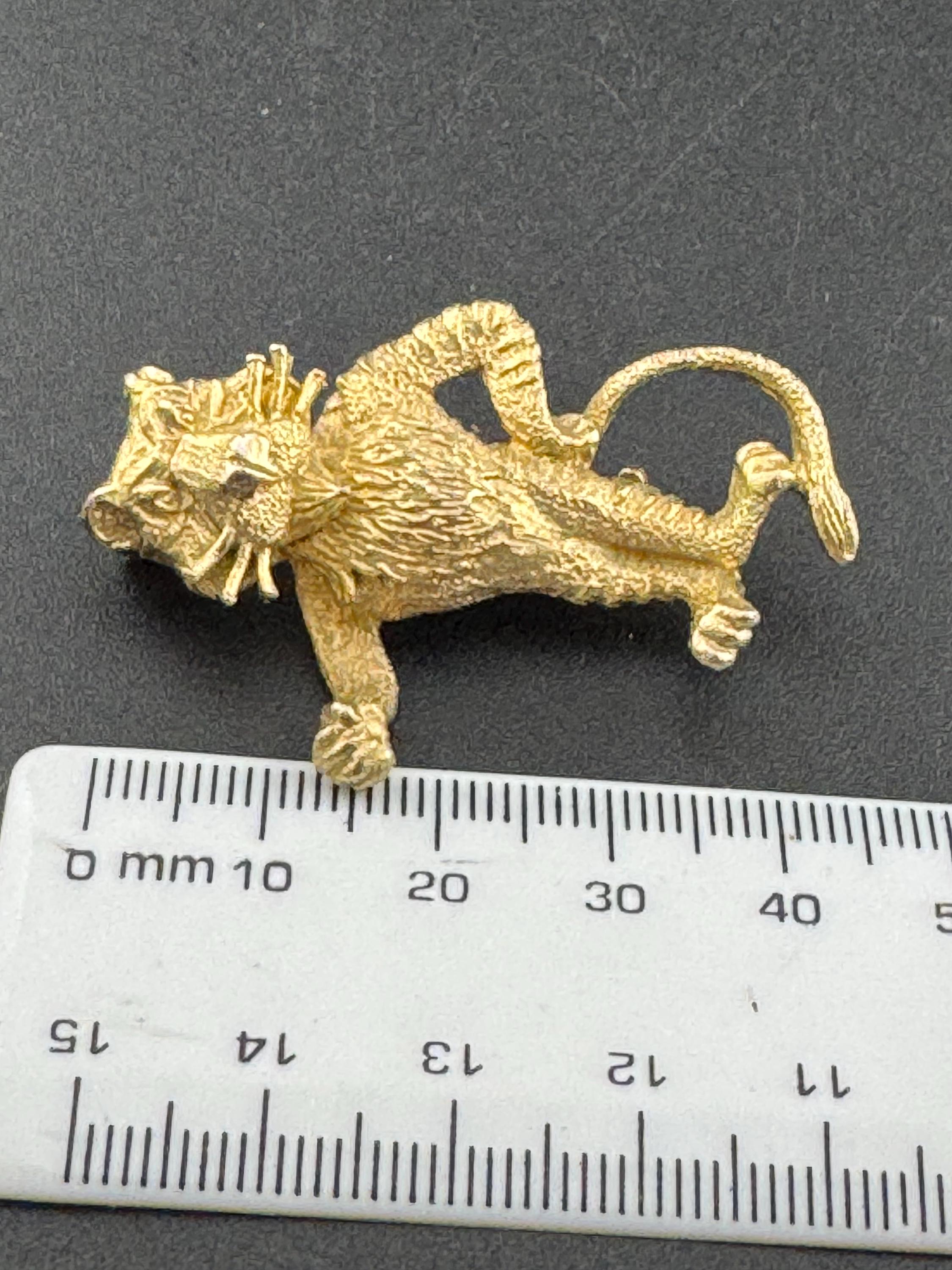 Vintage Big Cat cute stylised lion brooch, gold tone, mid century