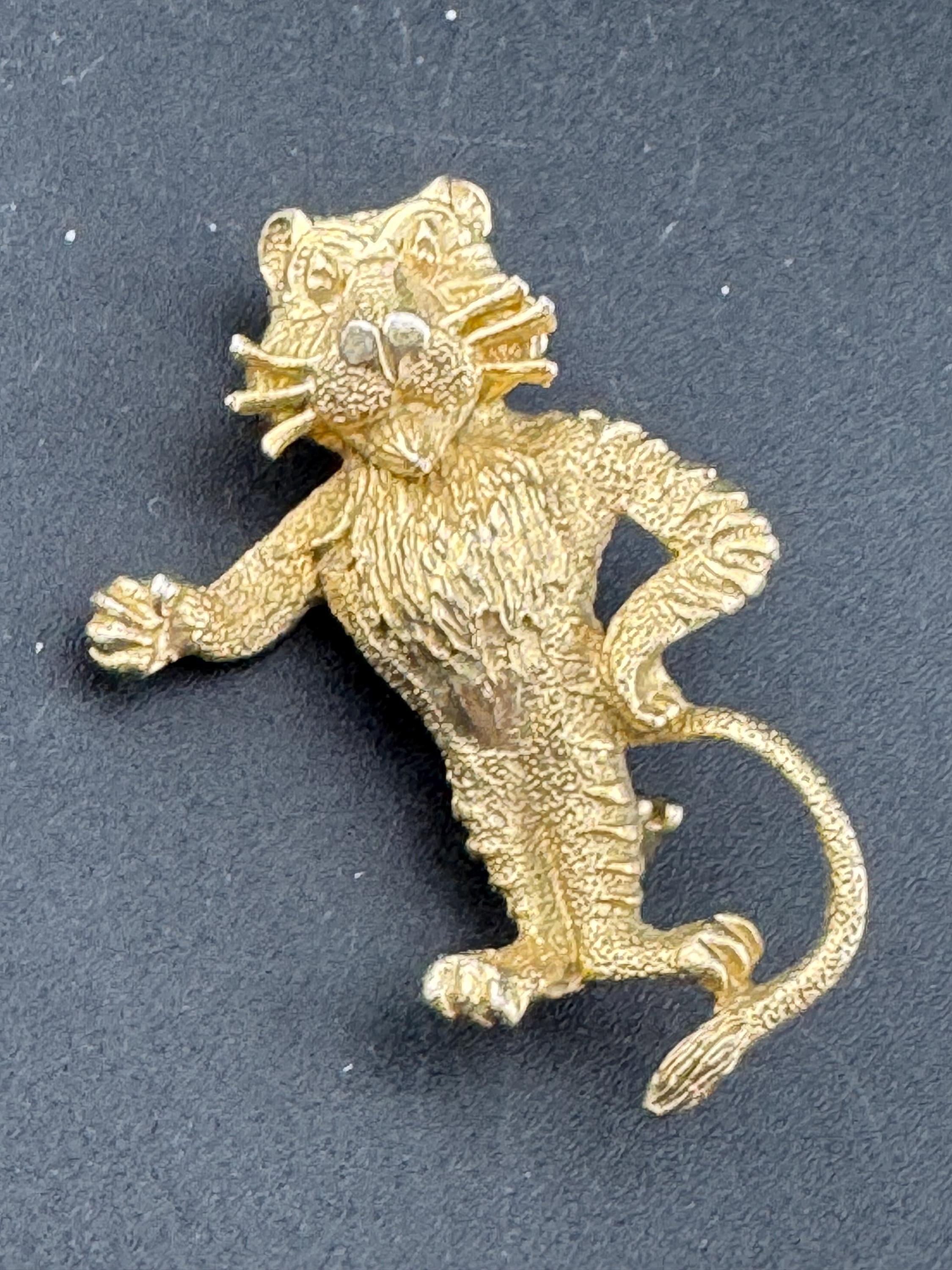 Vintage Big Cat cute stylised lion brooch, gold tone, mid century