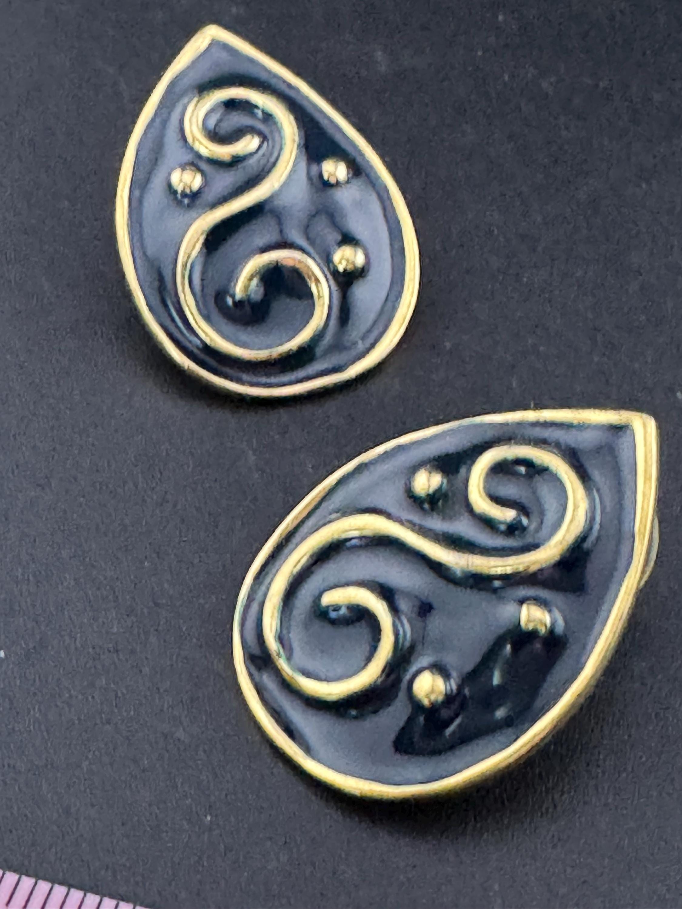 Vintage Gold tone Black enamel pair teardrop shaped stud earrings pierced, statement power dress 80s 90s