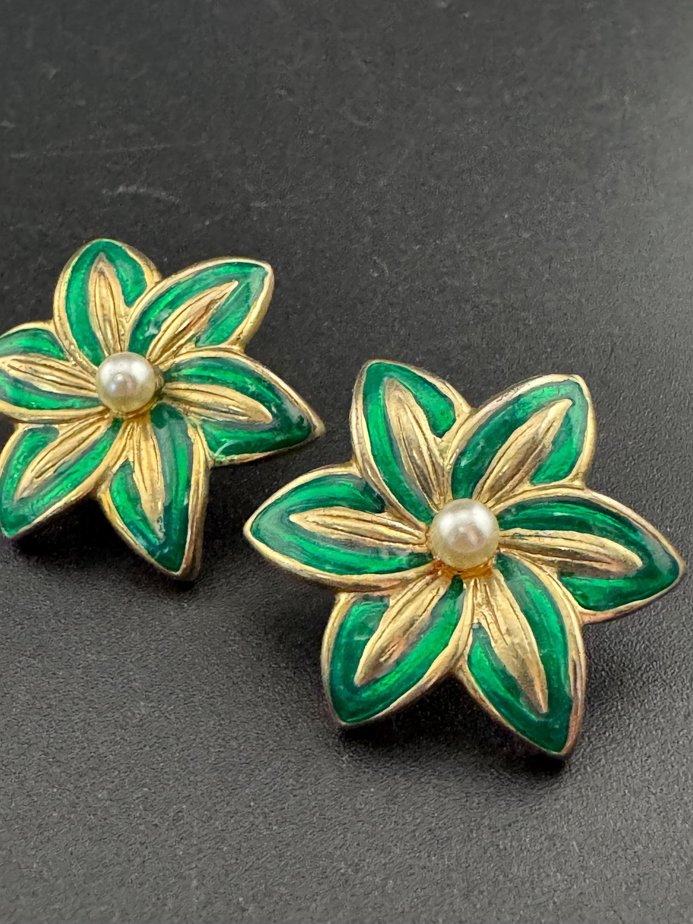 Gold tone green enamel floral stud faux pearl earrings for pierced ears Vintage
