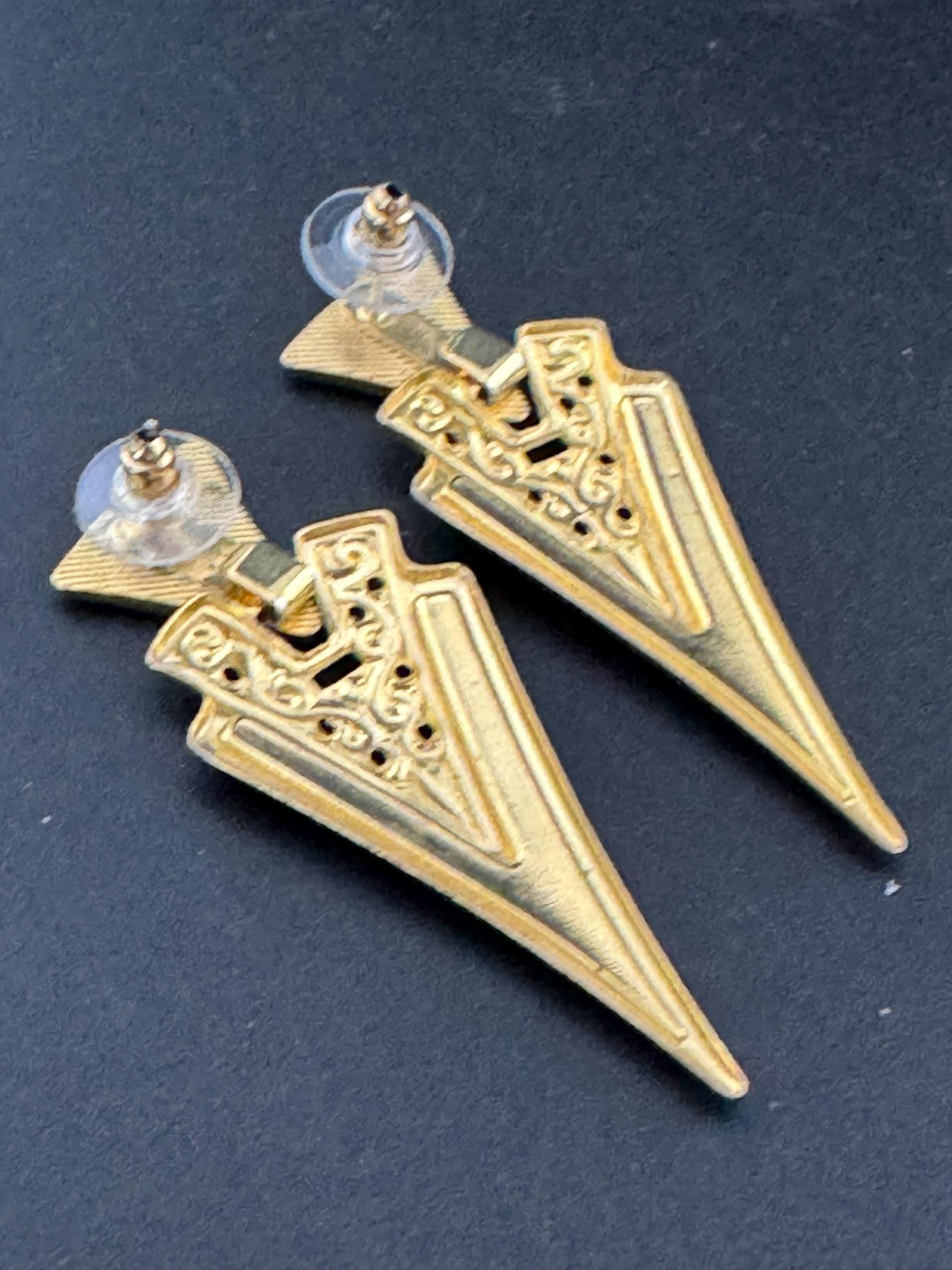 Vintage 1980s dark navy blue enamel teardrop door knocker earrings for pierced ears, gold tone