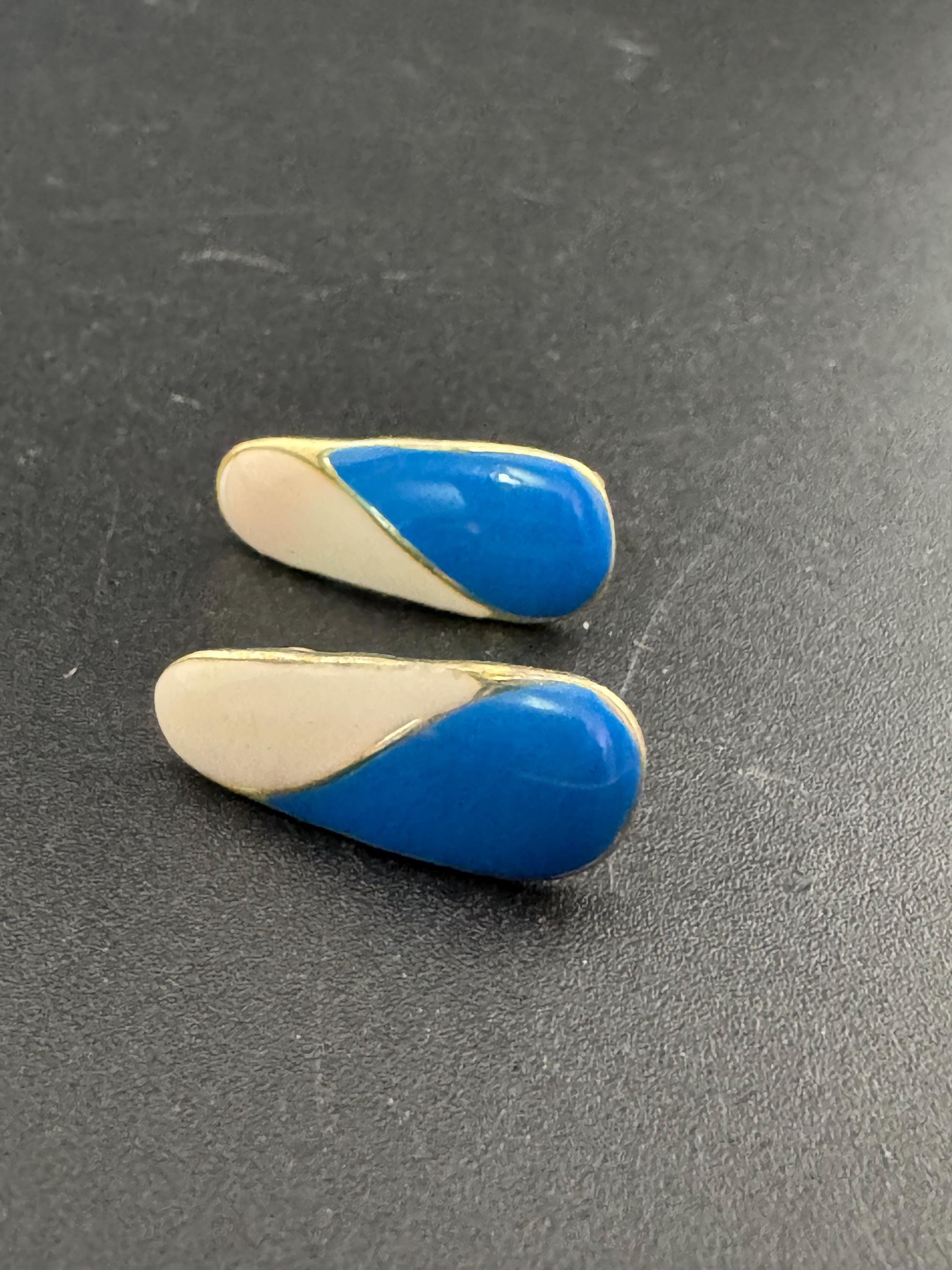 Vintage 80s cream and blue enamel gold tone stud drop earrings for pierced ears