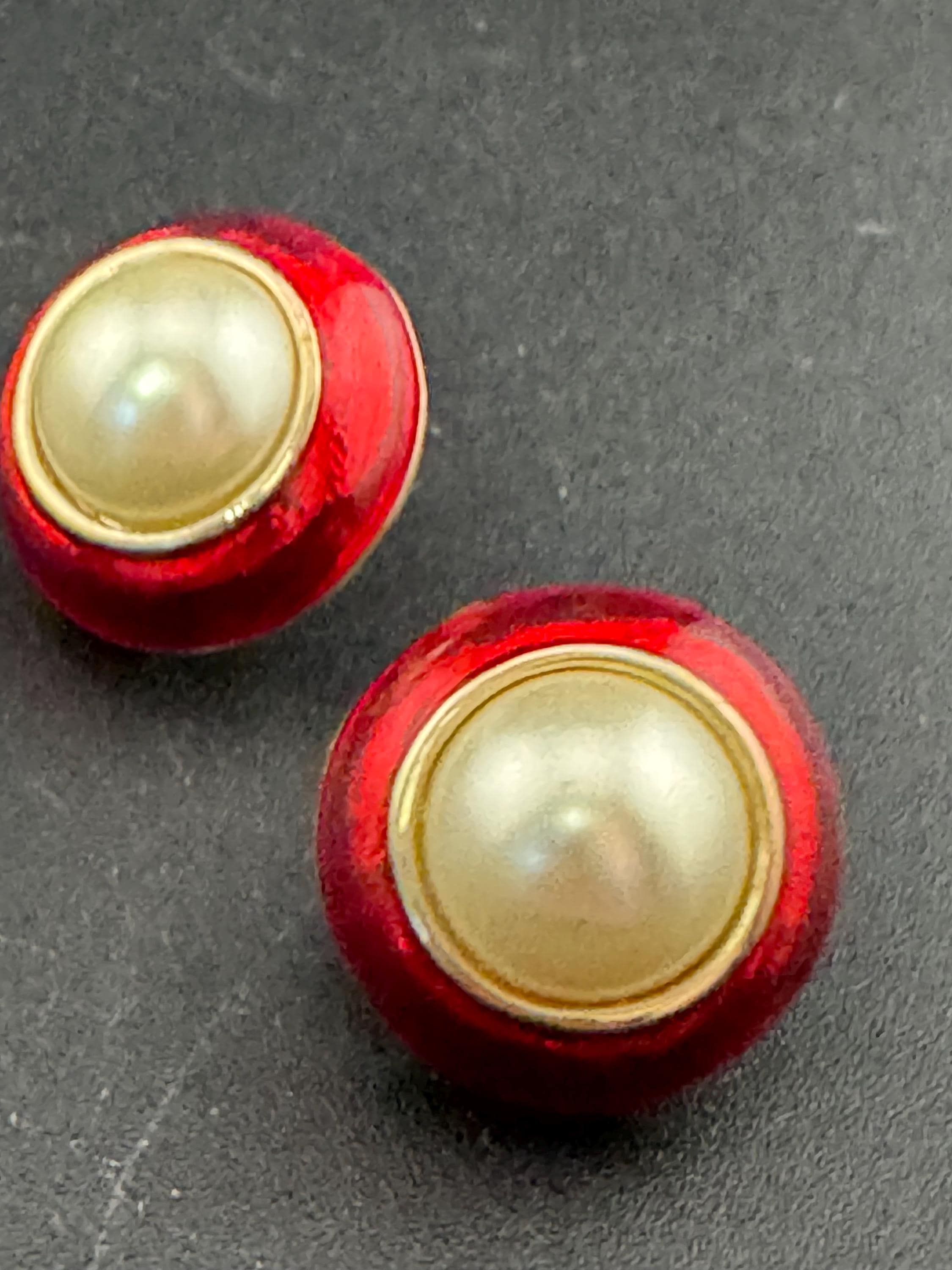 Vintage 1980s gold tone Red enamel & faux Pearl round domed pair stud earrings pierced