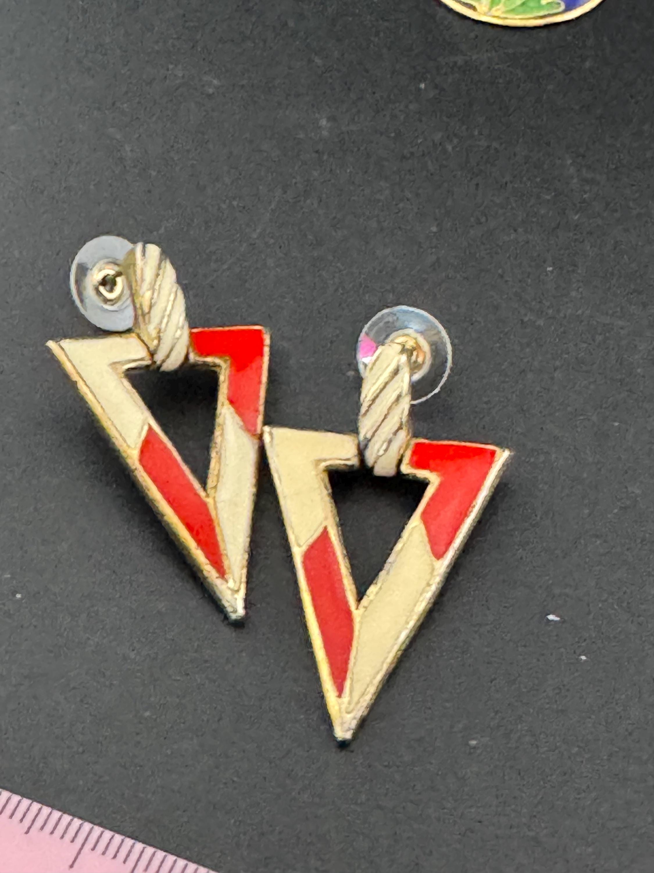 Vintage 1980s red and cream enamel triangular door knocker earrings for pierced ears, gold tone
