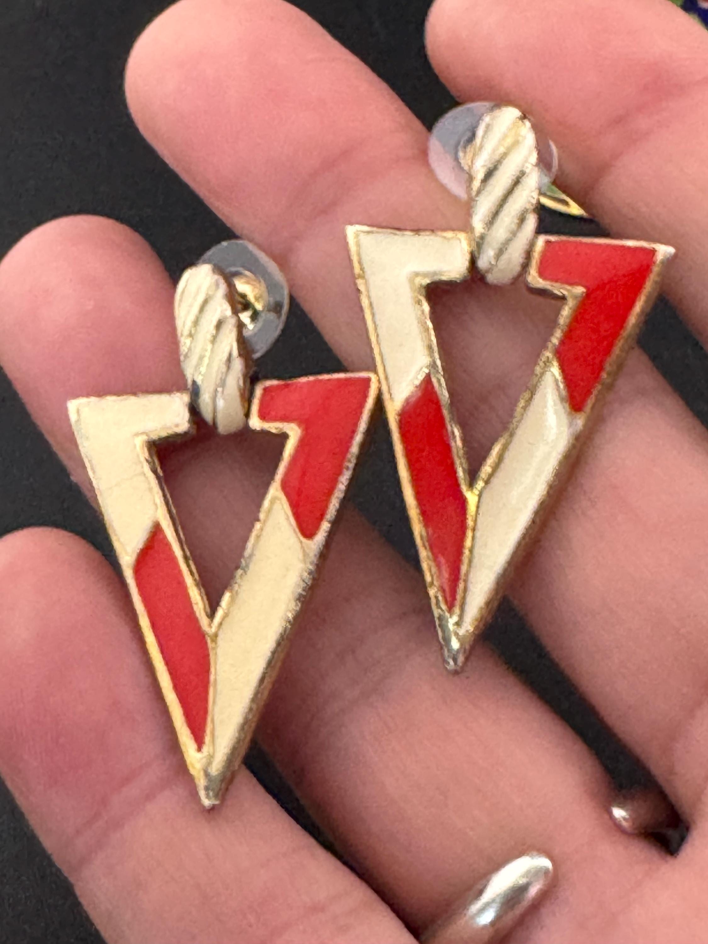 Vintage 1980s red and cream enamel triangular door knocker earrings for pierced ears, gold tone