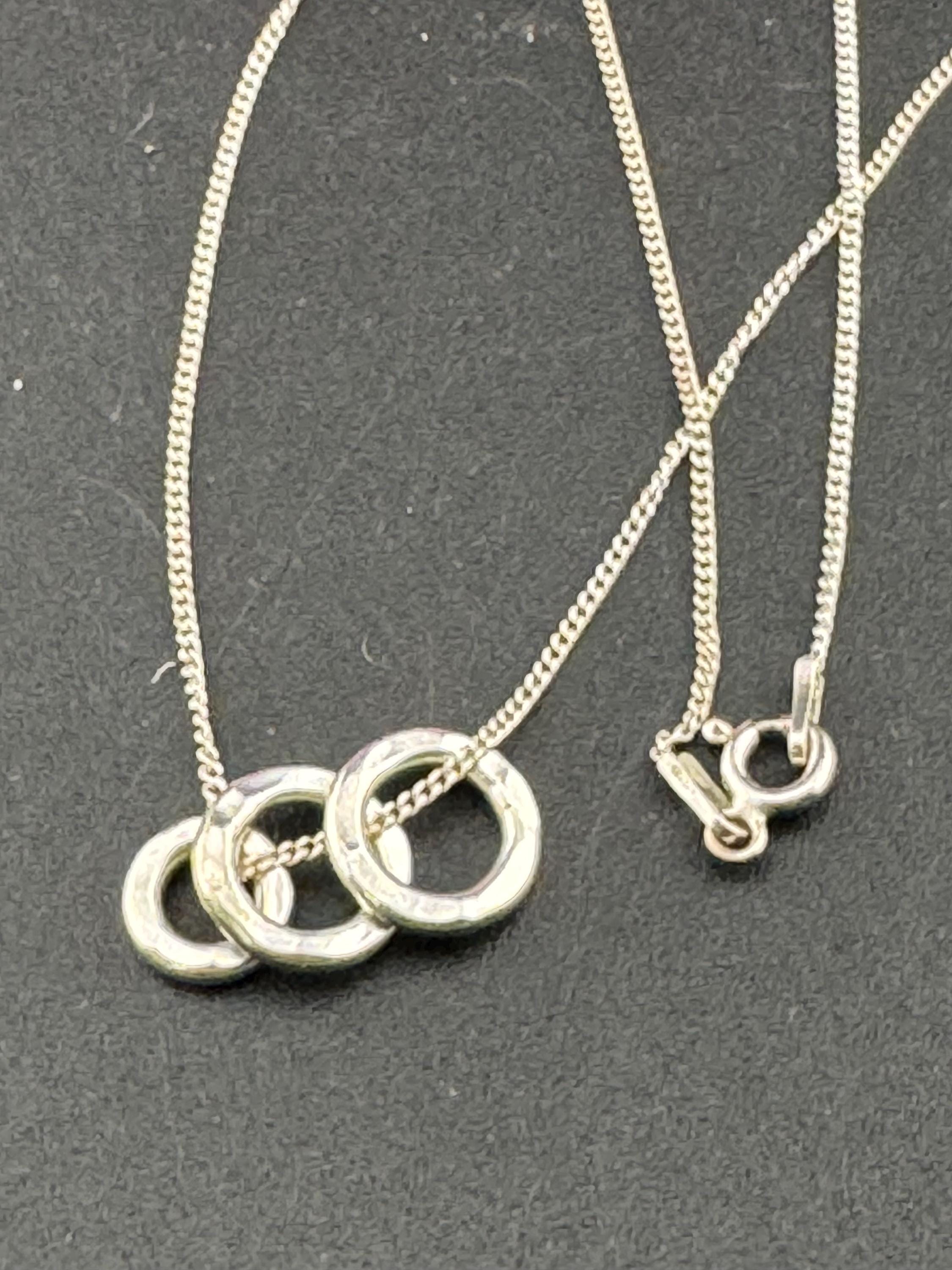 Dainty 925 Sterling silver 3 hoop rings fine chain necklace 3.2 gm 40cm