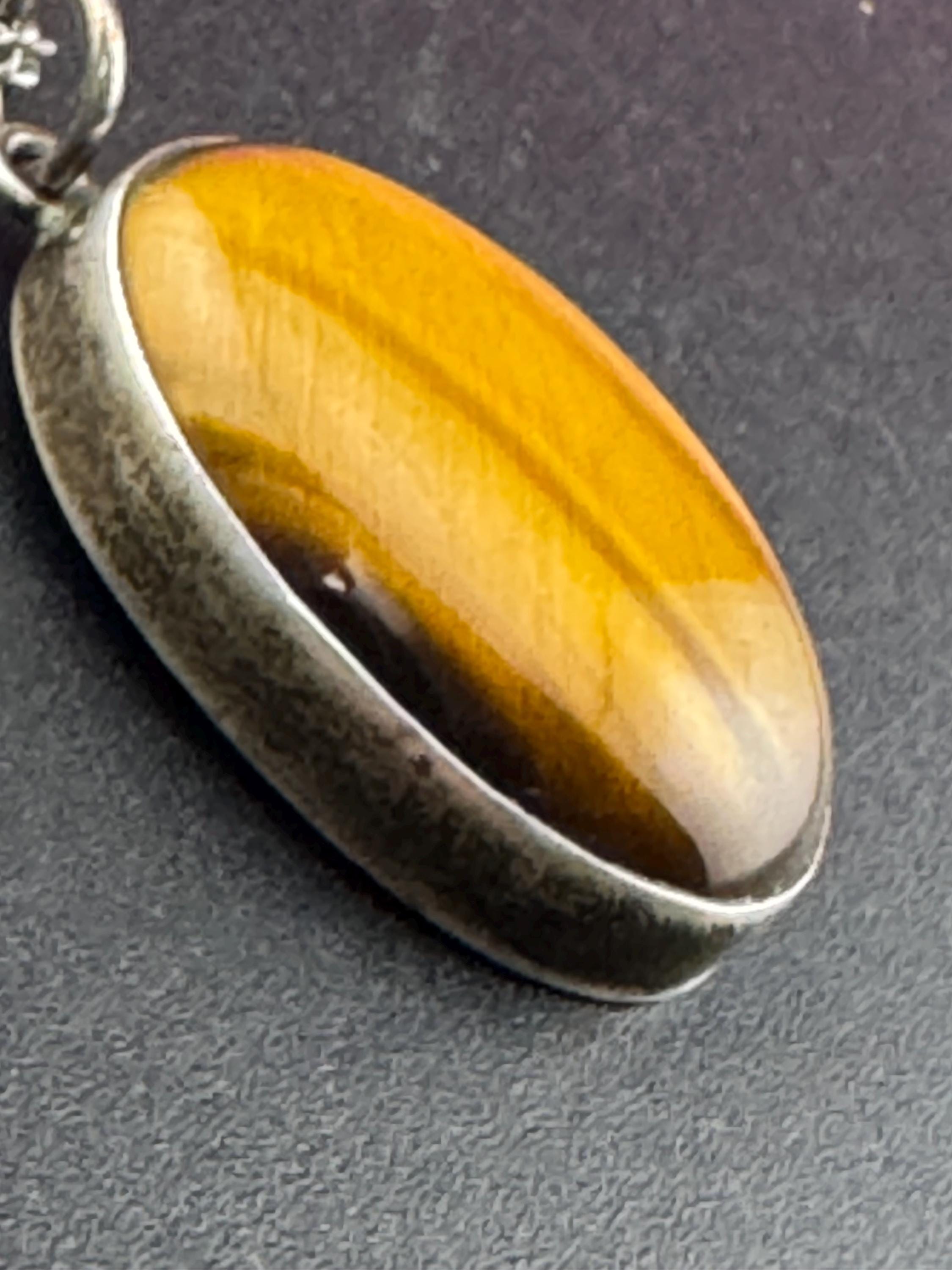Solid silver tigerseye oval gemstone pendant necklace on 54cm chain 1970s weighs 13.7 grams