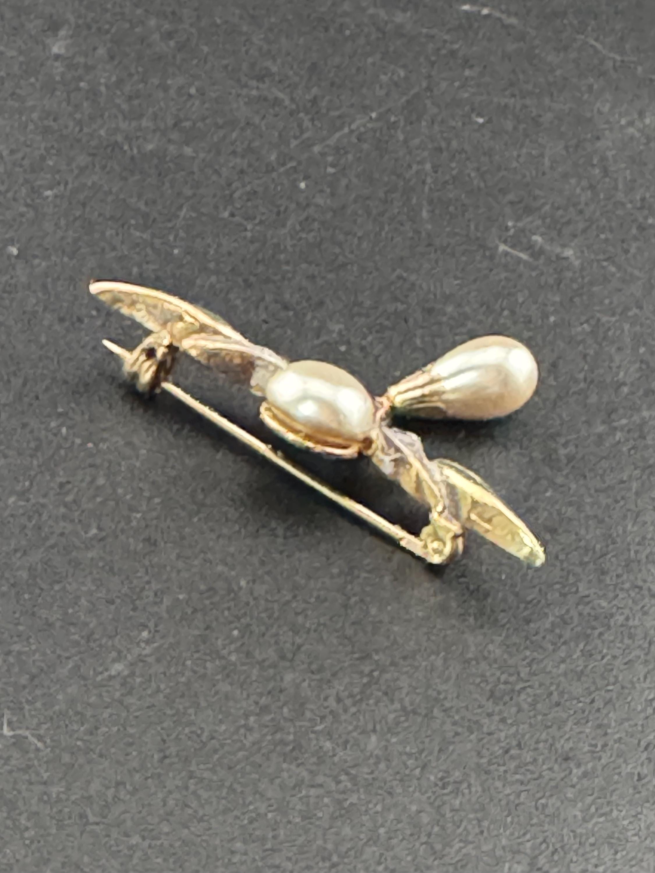Vintage sweet silver gilt 925 gold plated rhinestone set faux pearl dropper brooch pin, sterling