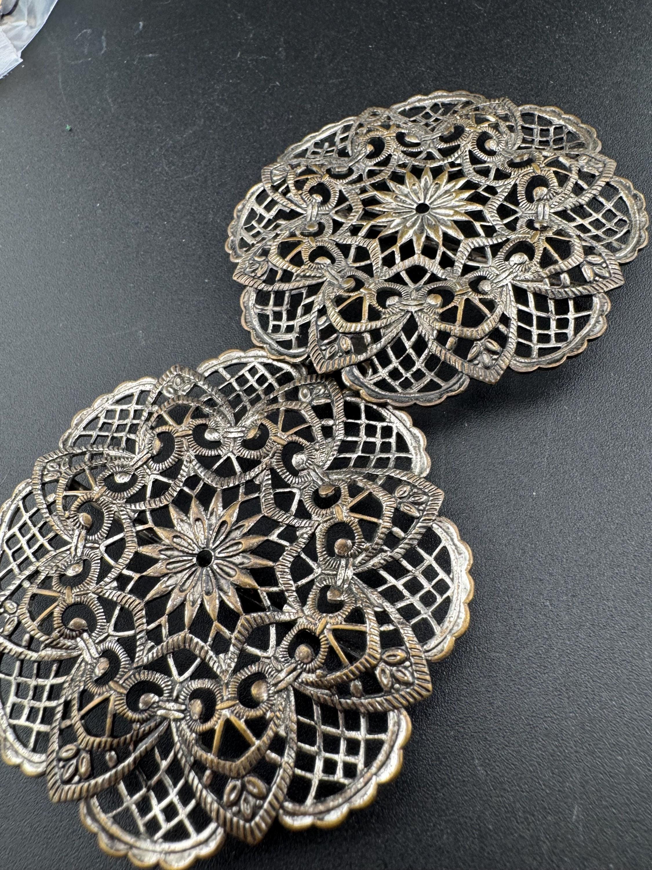 2 part belt buckle Antique filigree brass work gold tone Metal Vintage Belt buckle Dressmaking vintage couture steampunk