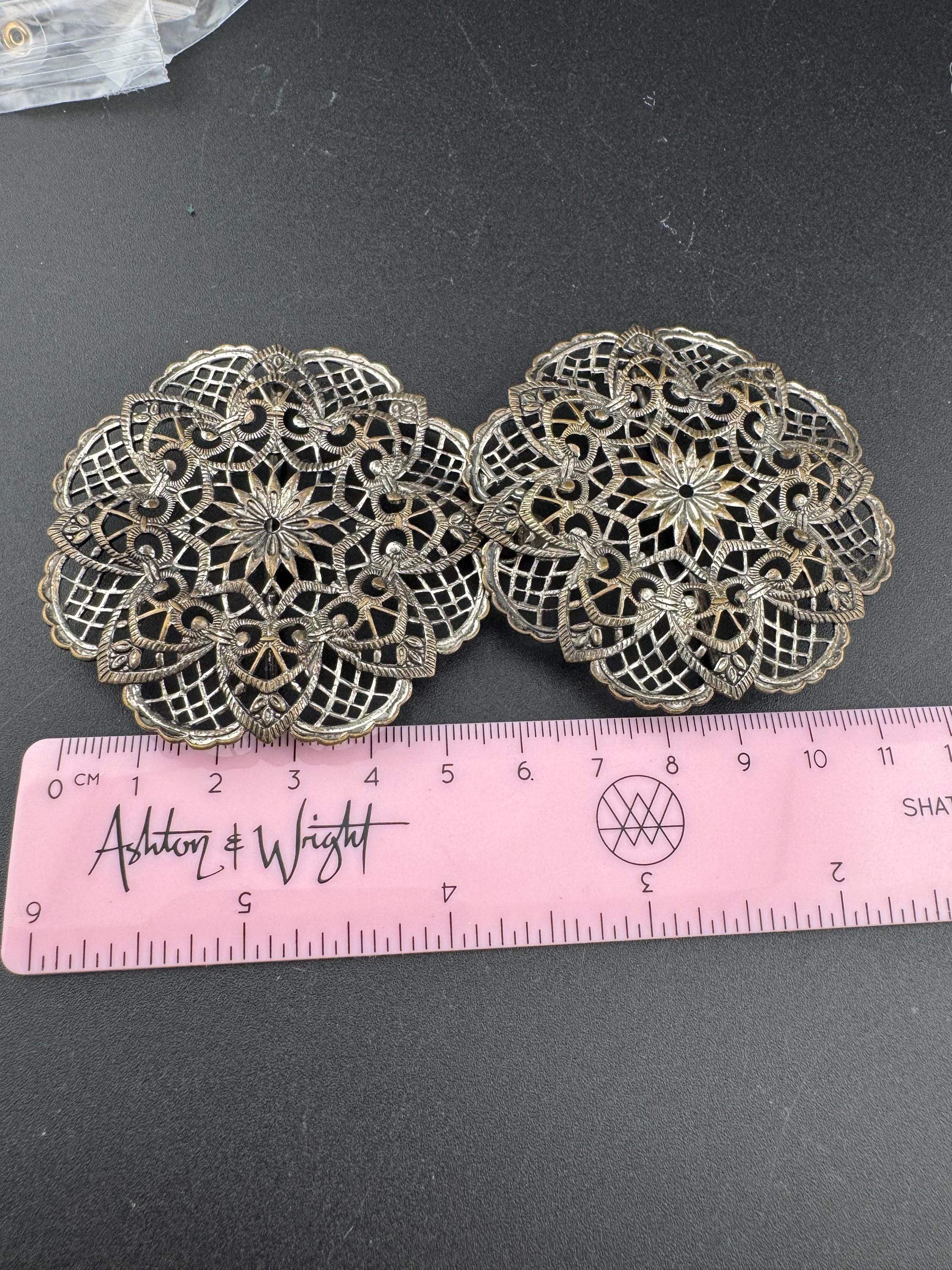 2 part belt buckle Antique filigree brass work gold tone Metal Vintage Belt buckle Dressmaking vintage couture steampunk