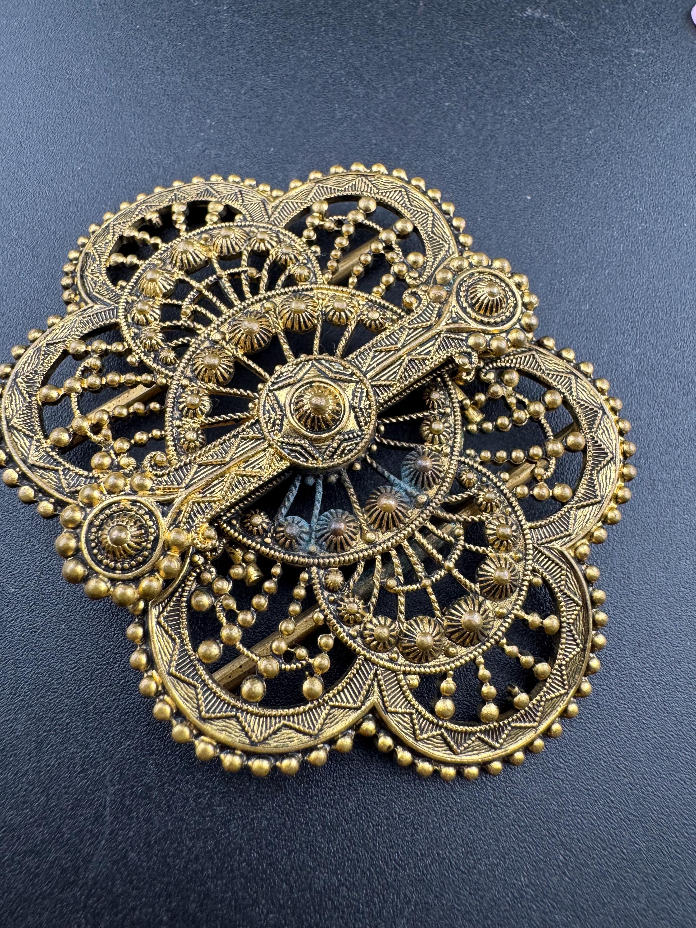 2 part belt buckle Antique filigree brass work gold tone Metal Vintage Belt buckle Dressmaking vintage couture steampunk
