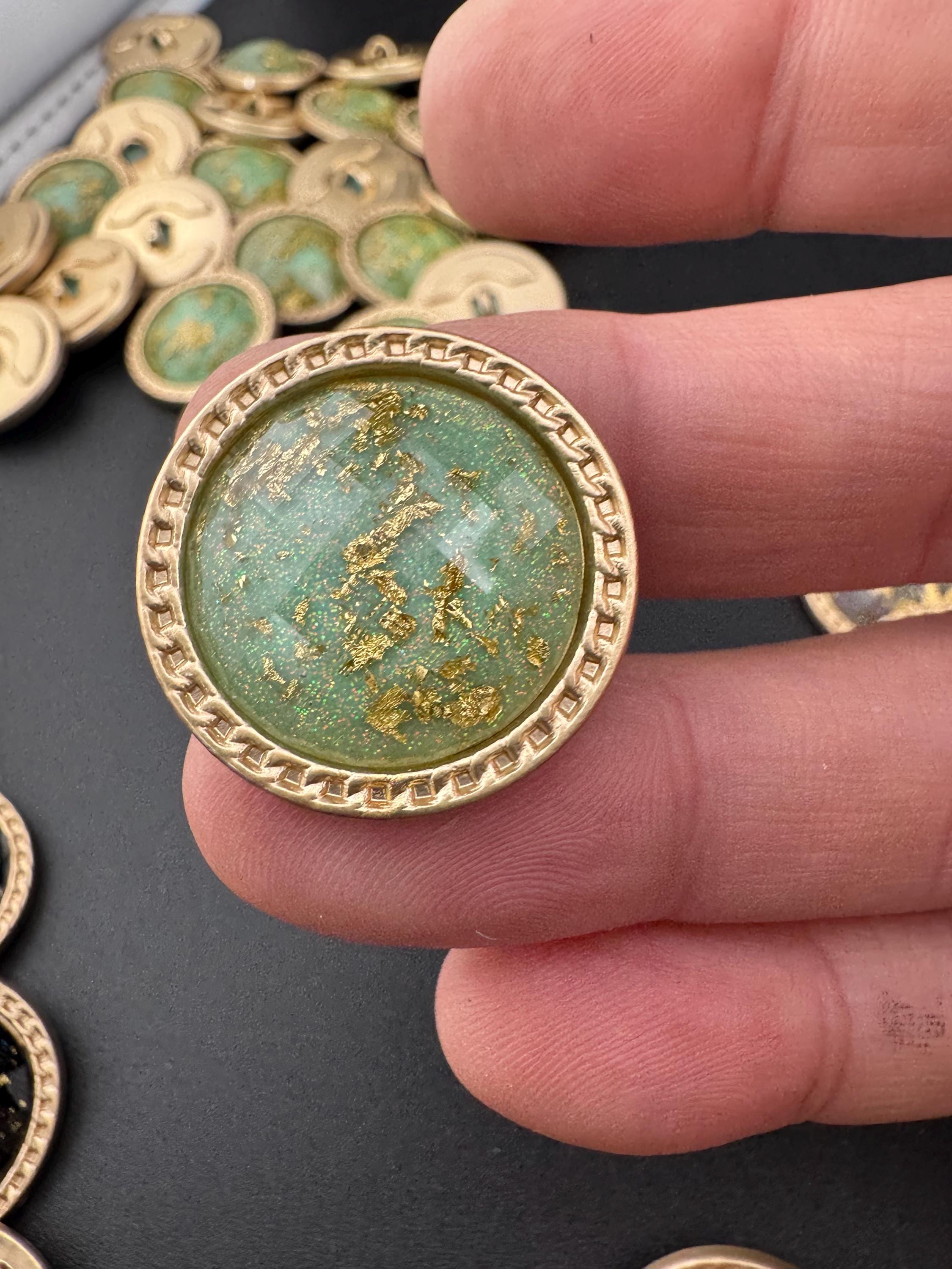 Glitter Nebula Acrylic Buttons: Matte Gold, Designer Sewing (5-Pack 25mm)