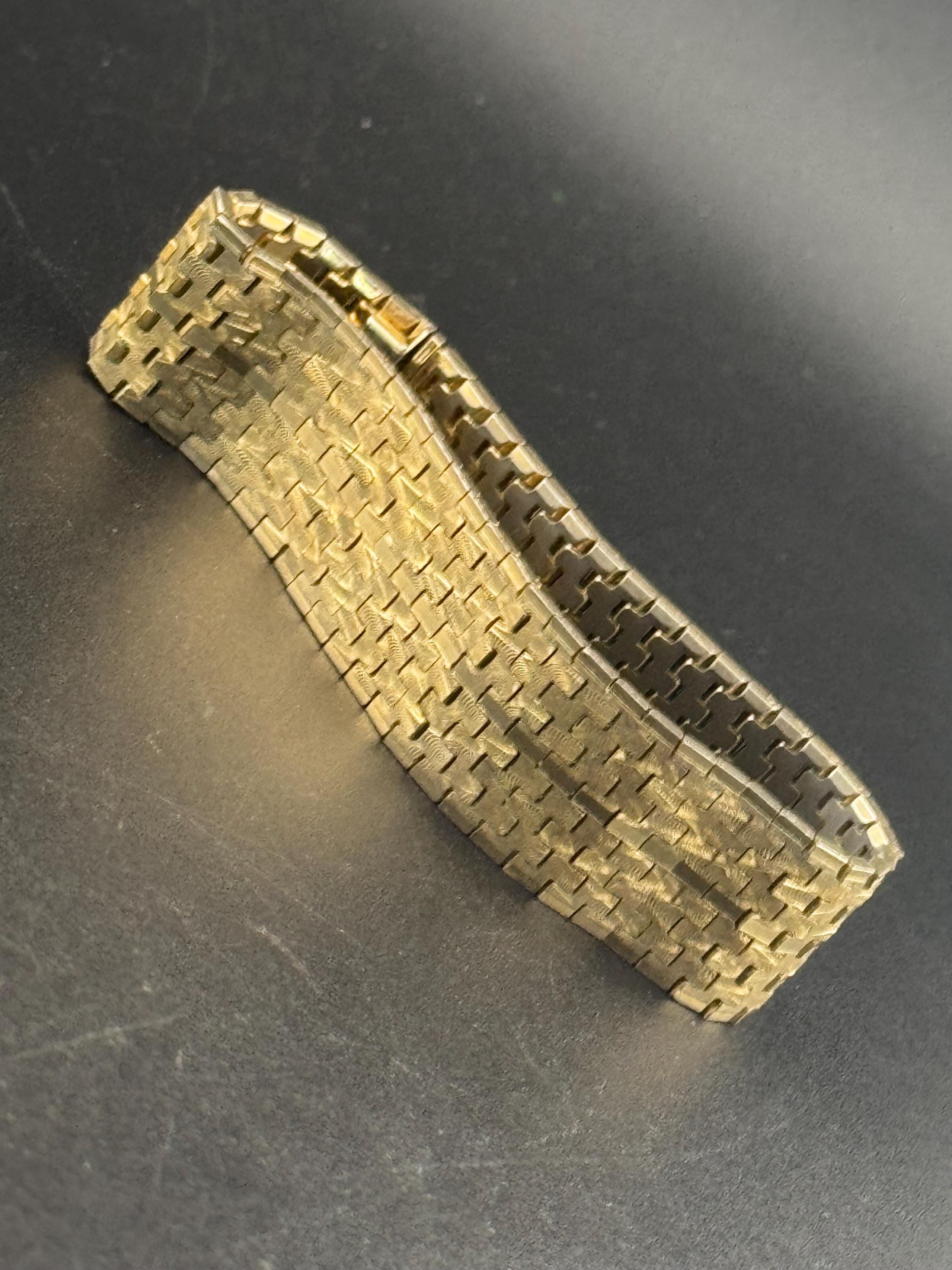1970s Italian articulated flat textured modernist chanpagne 18k gold plated cuff wrap articulated bracelet 20 cm long x  21mm wide