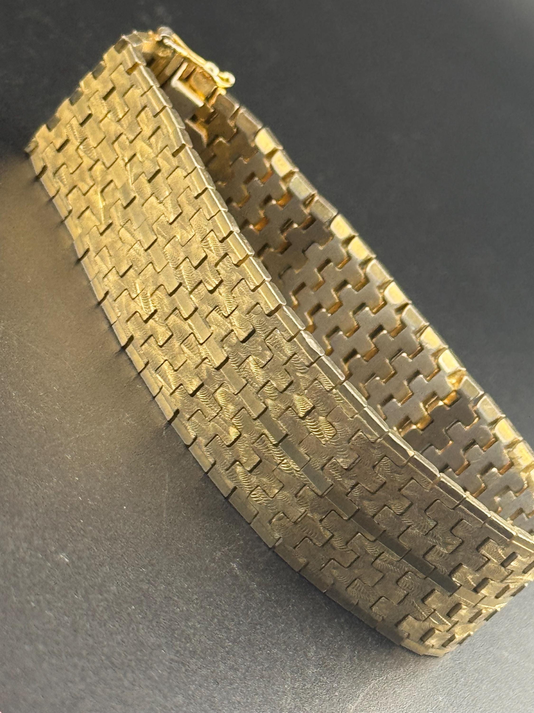 1970s Italian articulated flat textured modernist chanpagne 18k gold plated cuff wrap articulated bracelet 20 cm long x  21mm wide