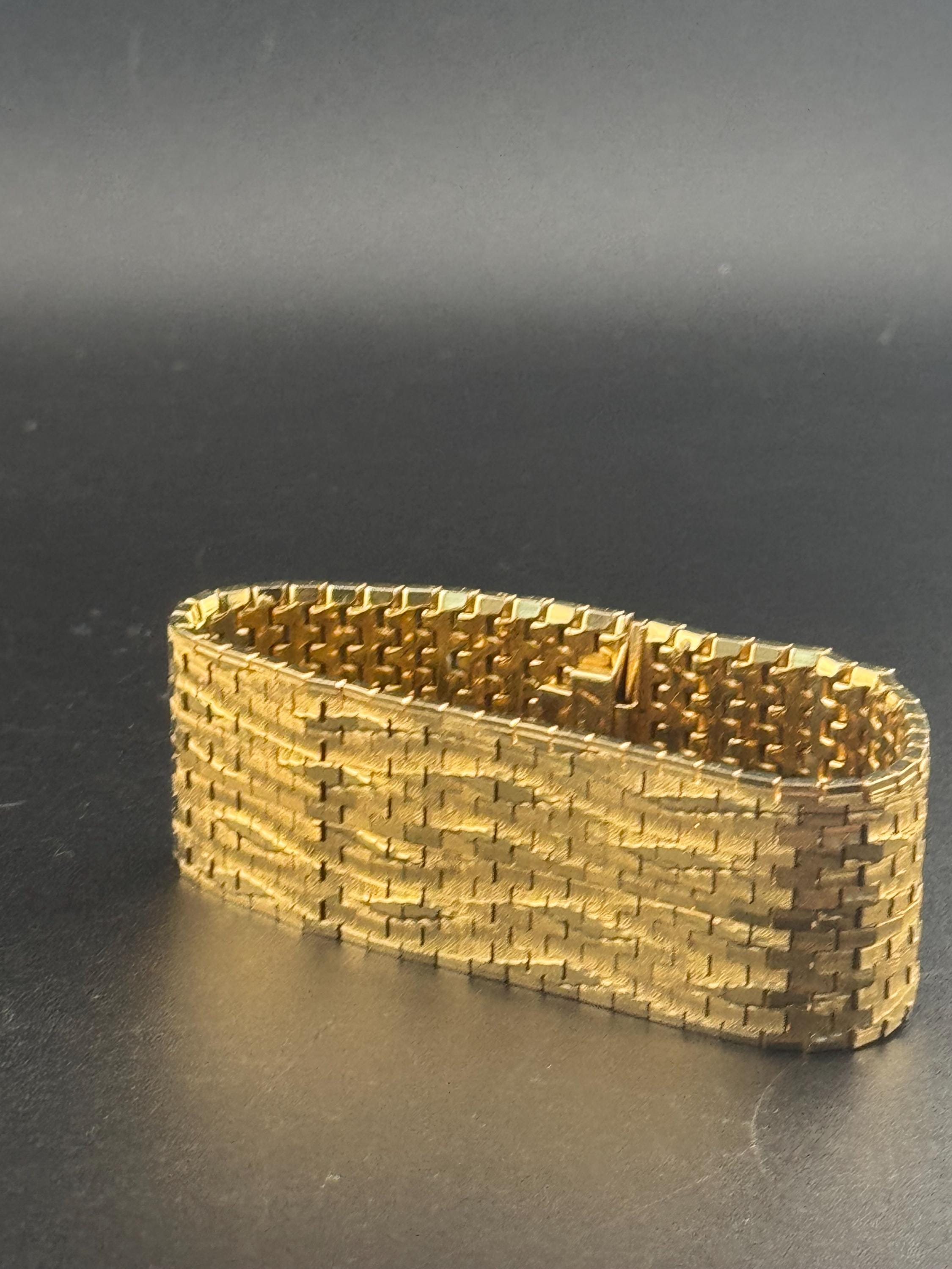 1970s articulated flat 18k gold plated cuff wrap bracelet 20cm long x 28mm wide Italian stamped plaque OR G