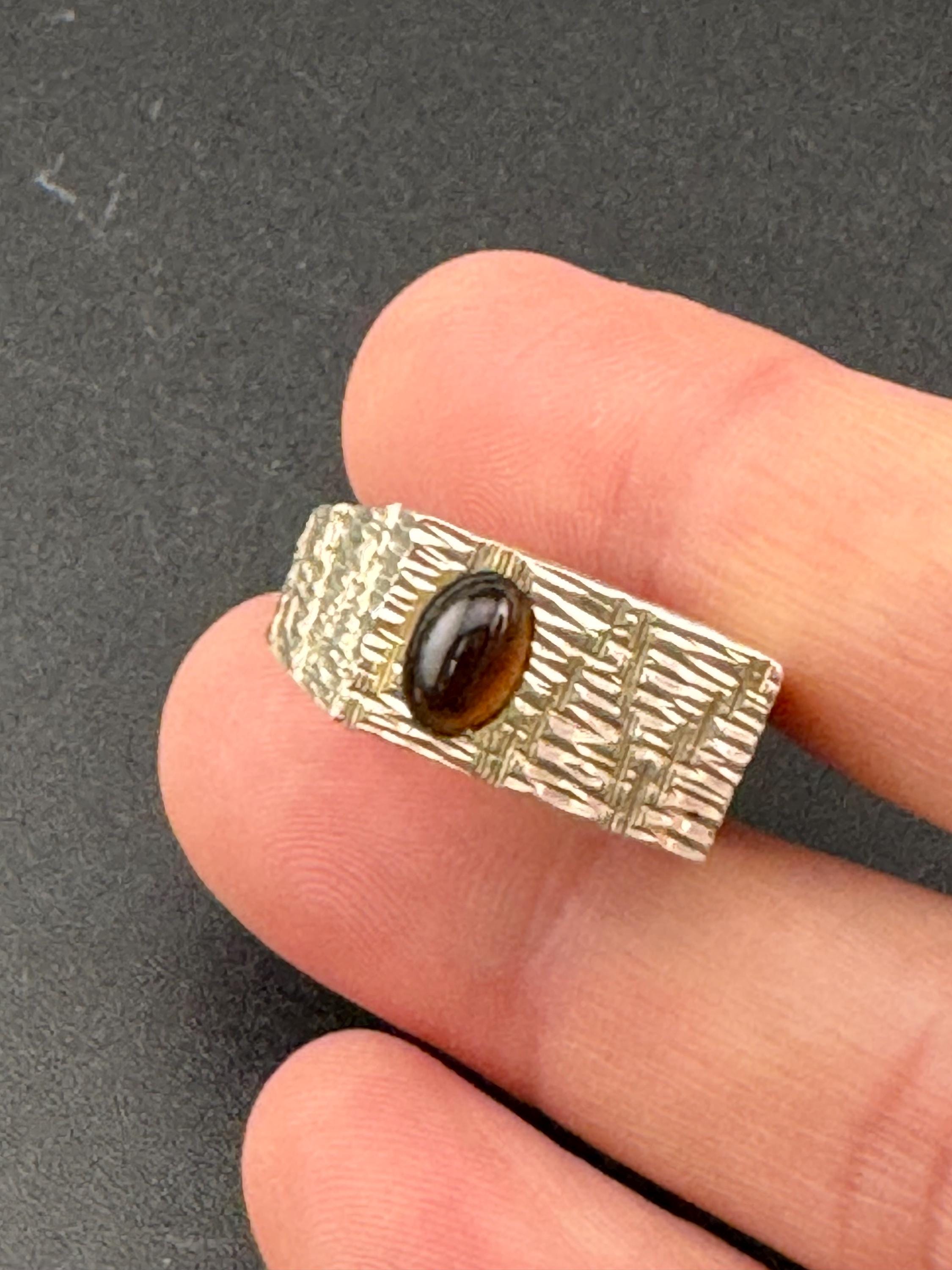 Size S Vintage tigers eye gemstone 925 sterling silver ring , brutalist modernist 1970s