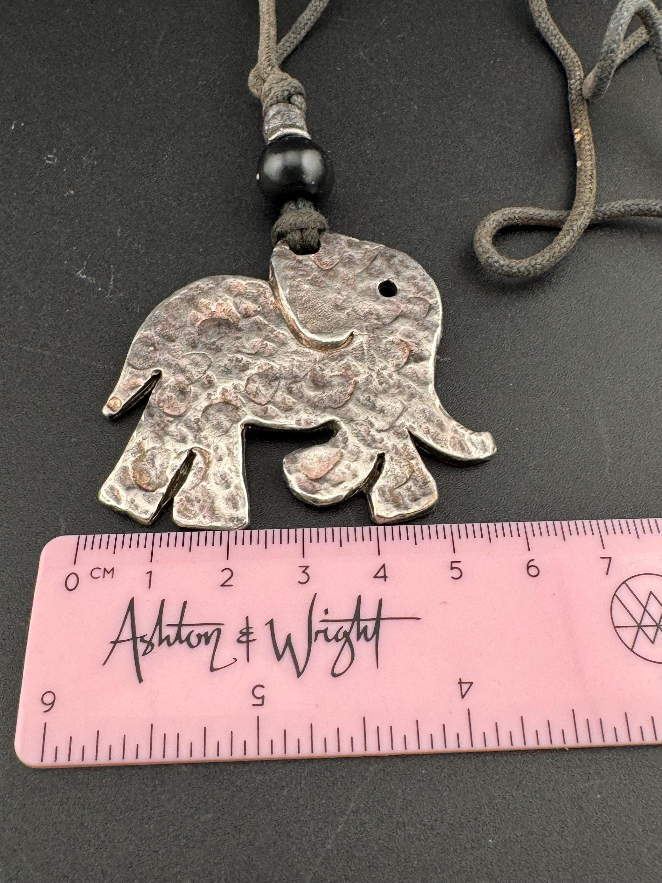 Vintage Paris Jacky de G designer silver elephant pendant necklace
