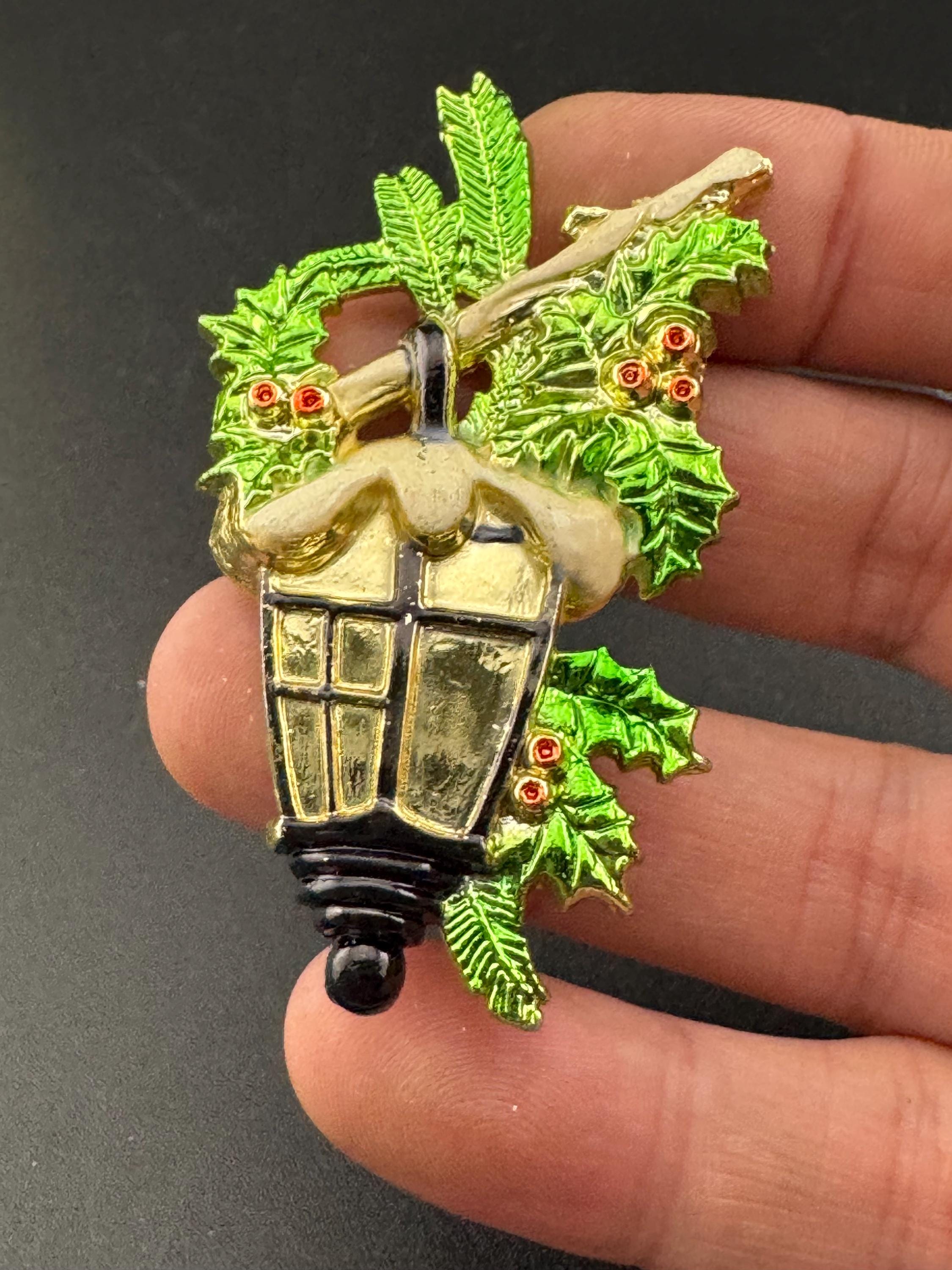 nostalgic street lamp lantern and holly Christmas cake topper decoration
