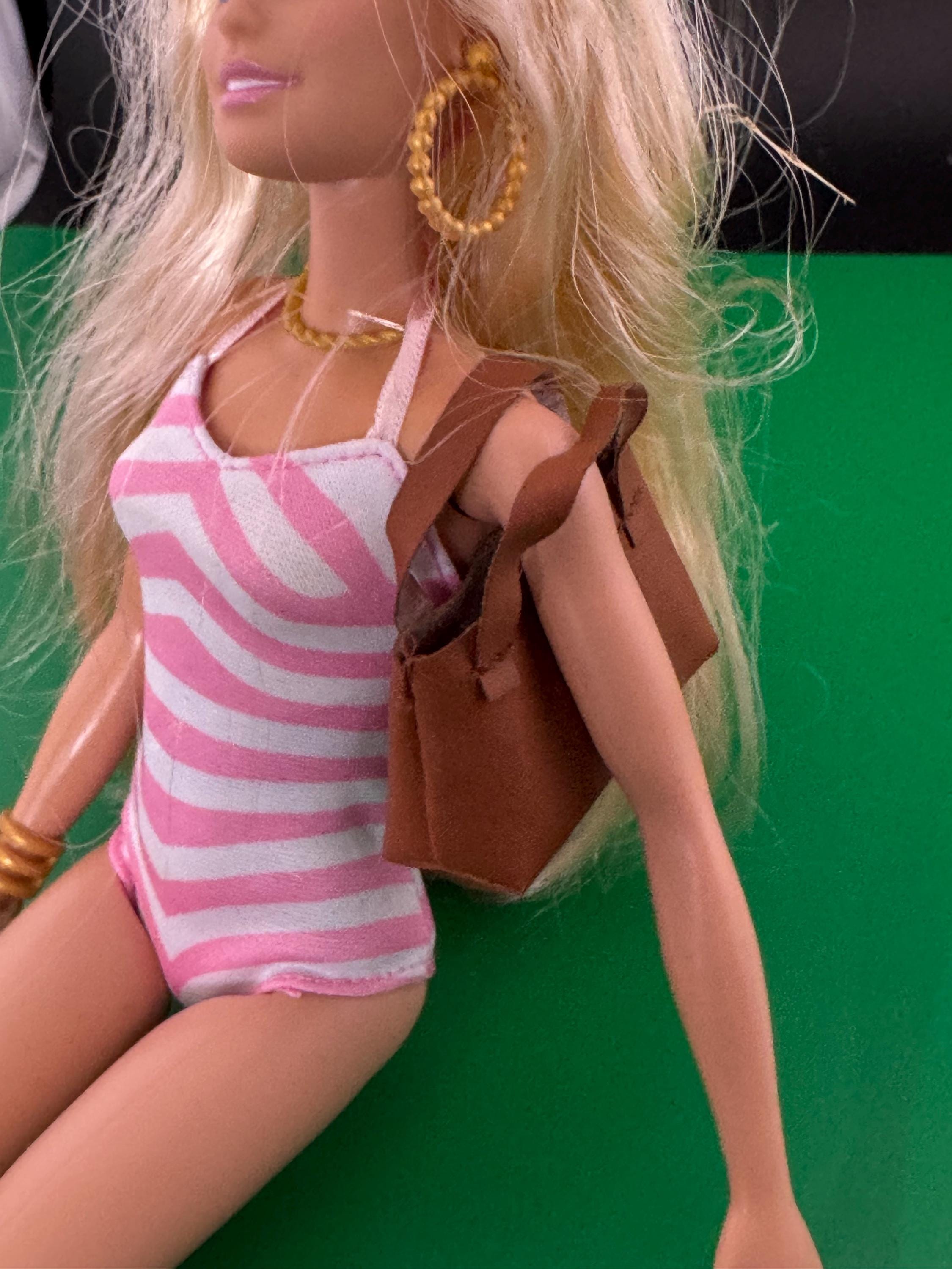 miniature brown tote handbag cake topper decoration for a dolls cake