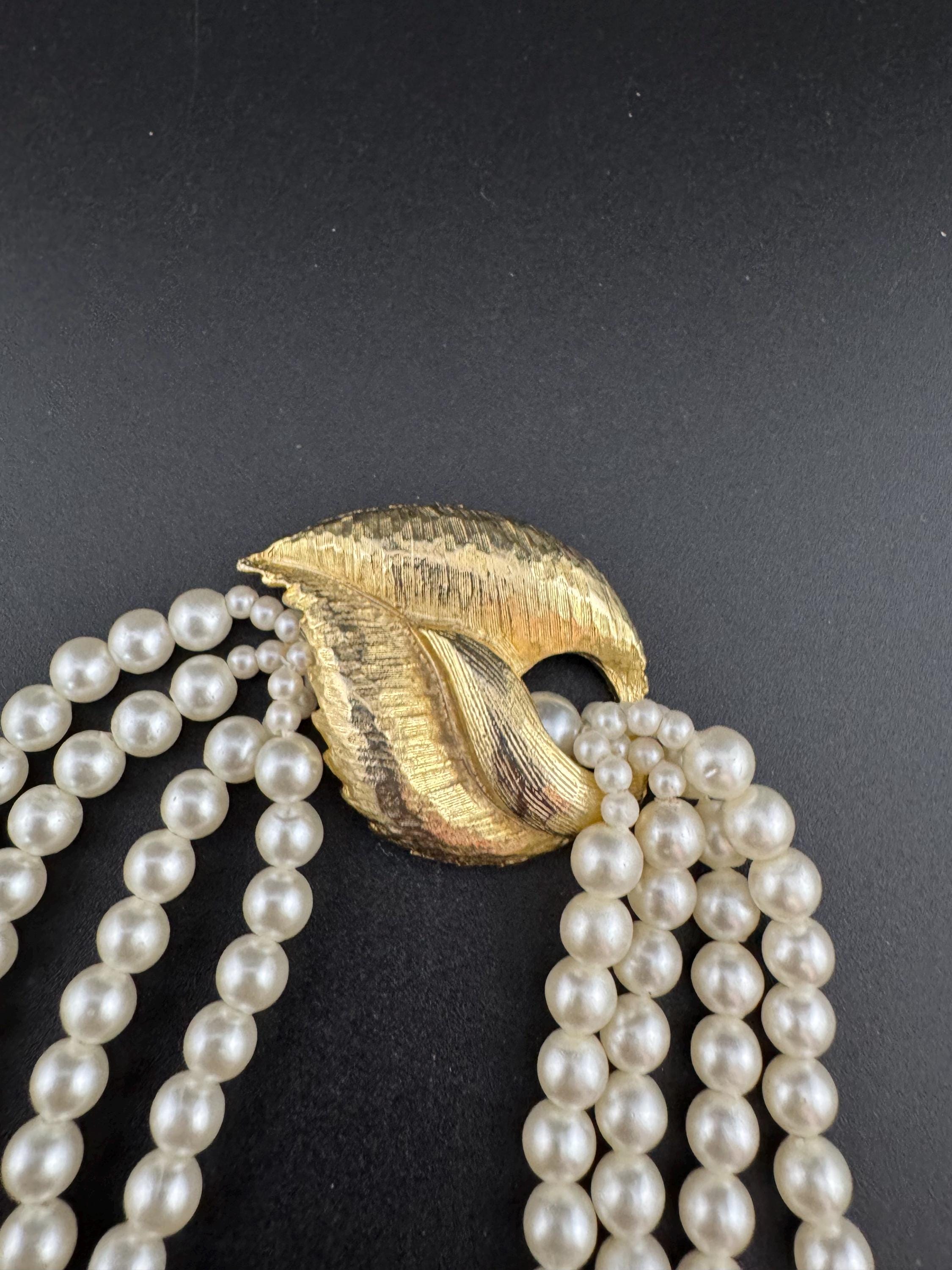 Retro 4 strand row faux plastic pearl choker necklace with large gold tone clear oversized clasp 43cm
