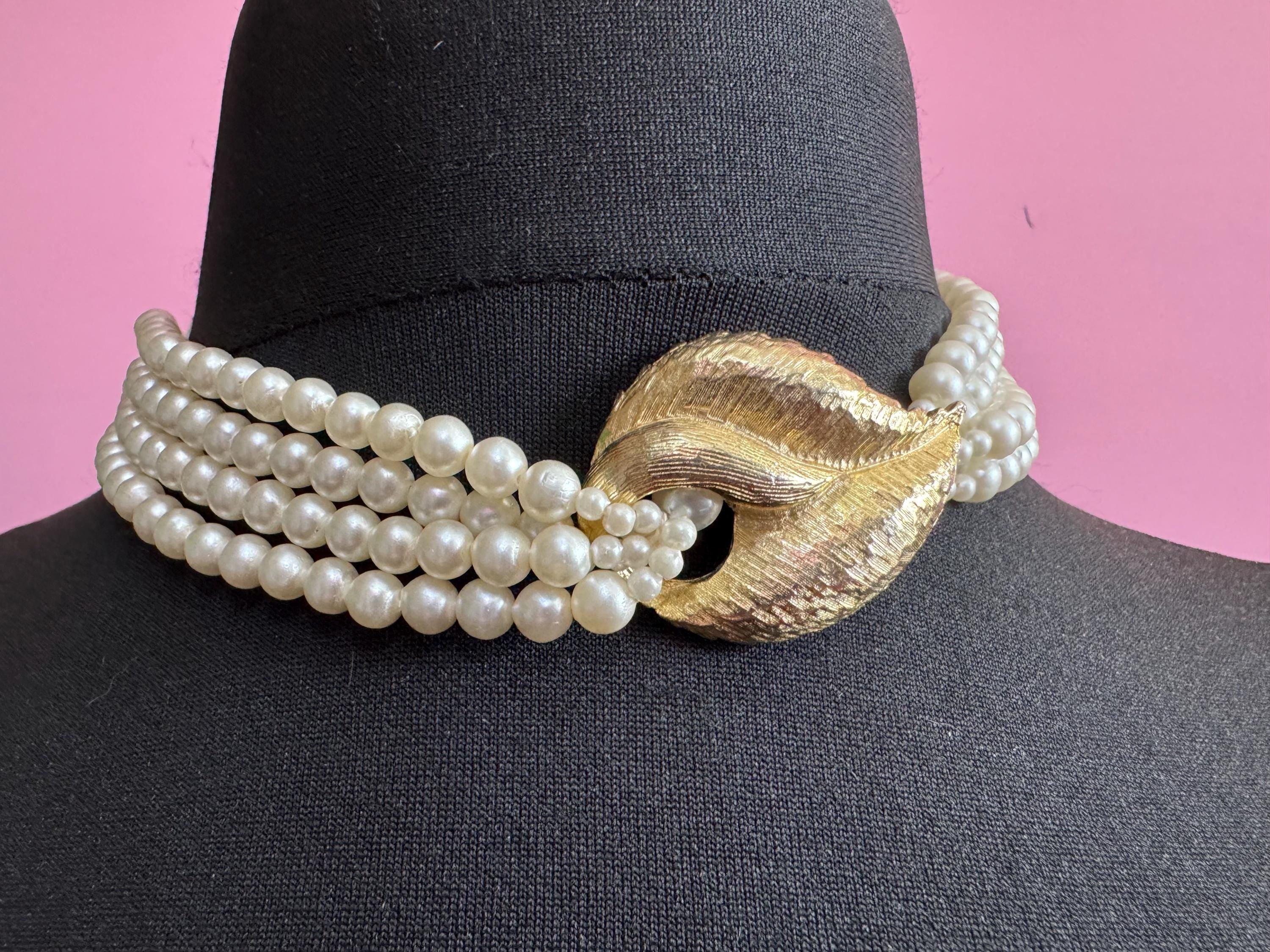 Retro 4 strand row faux plastic pearl choker necklace with large gold tone clear oversized clasp 43cm