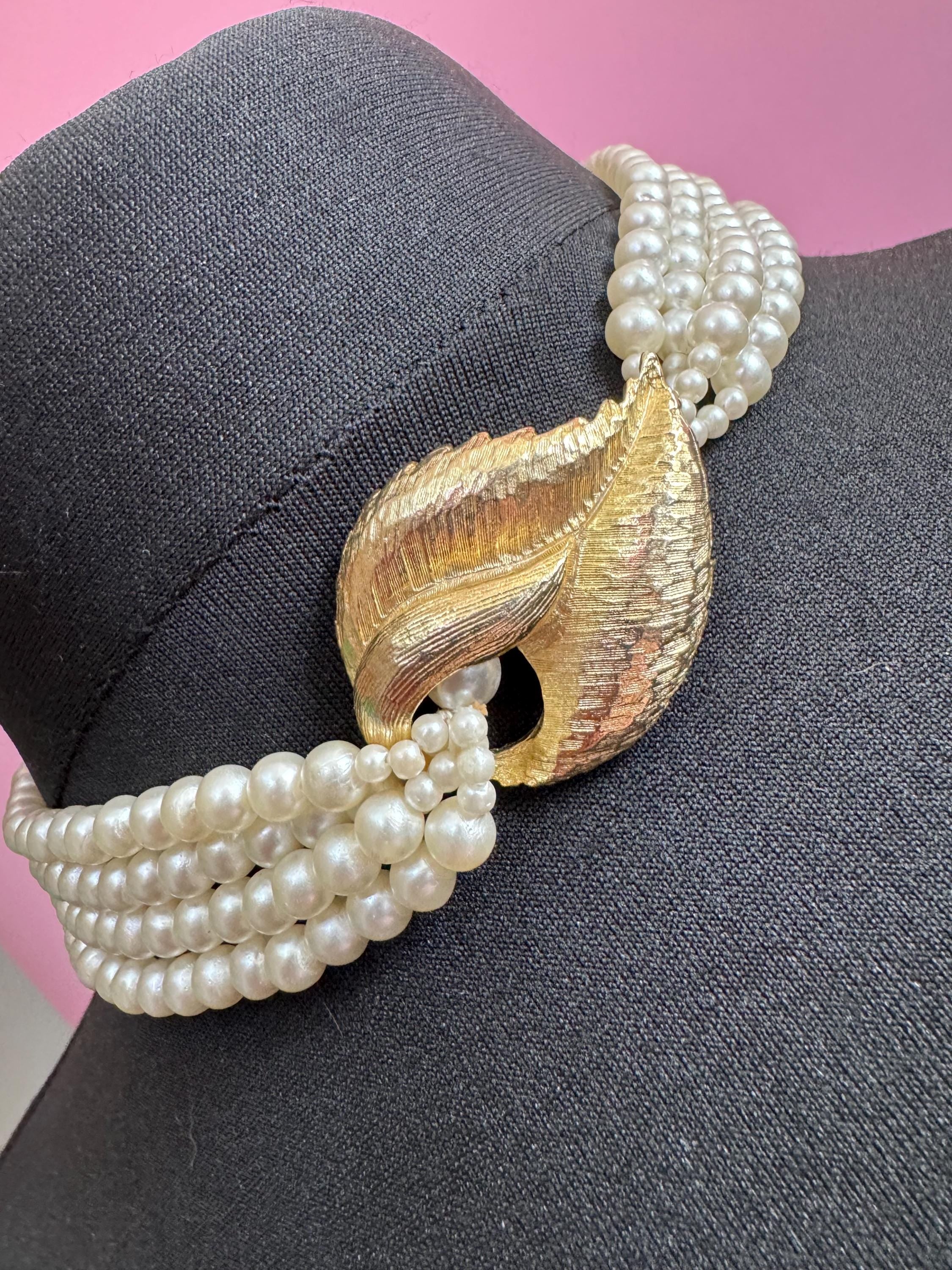 Retro 4 strand row faux plastic pearl choker necklace with large gold tone clear oversized clasp 43cm
