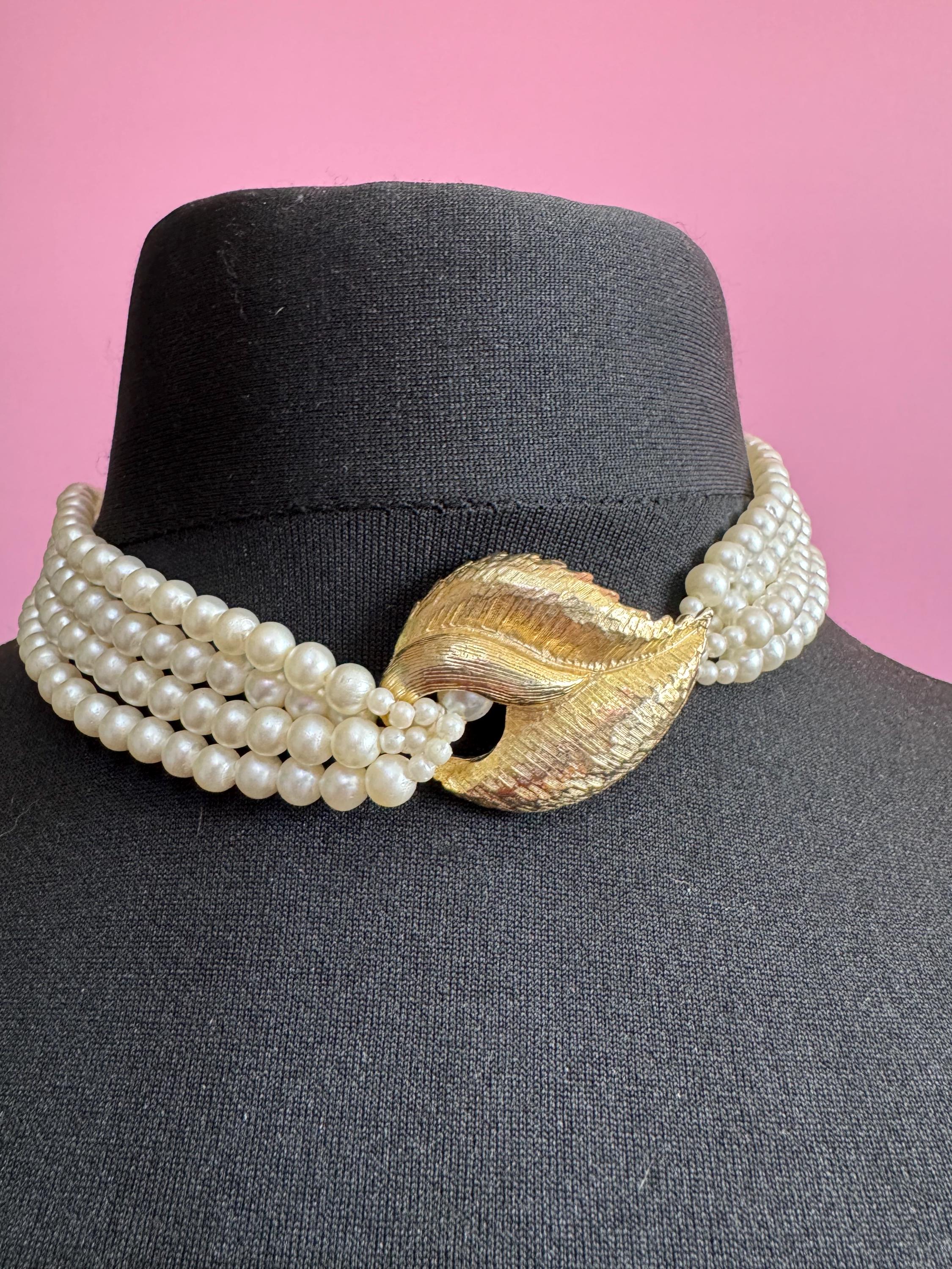 Retro 4 strand row faux plastic pearl choker necklace with large gold tone clear oversized clasp 43cm