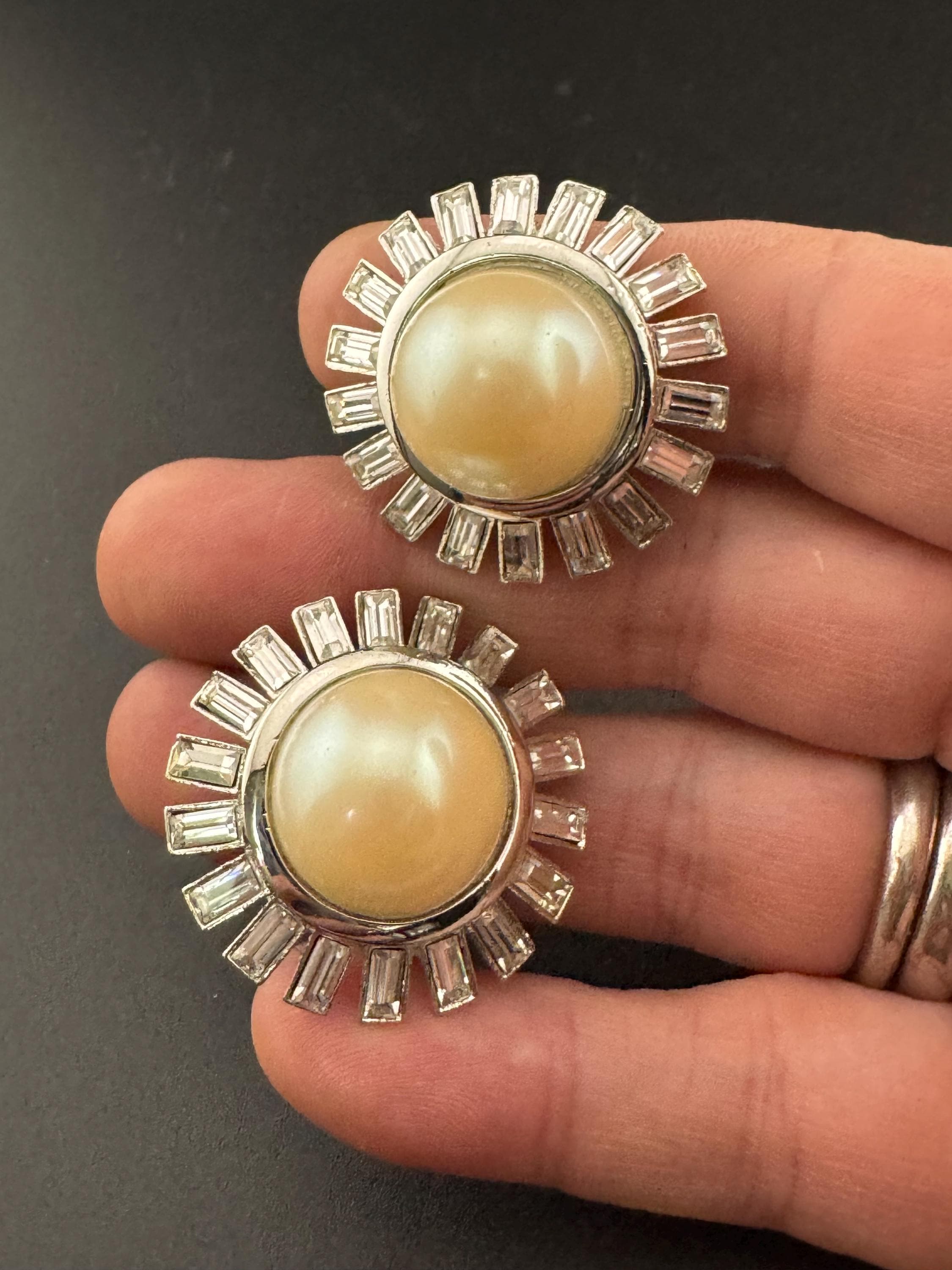 vintage 3cm silver tone Round glass faux pearl glass cabochon and clear Swarovski crystal big stud clip on earrings