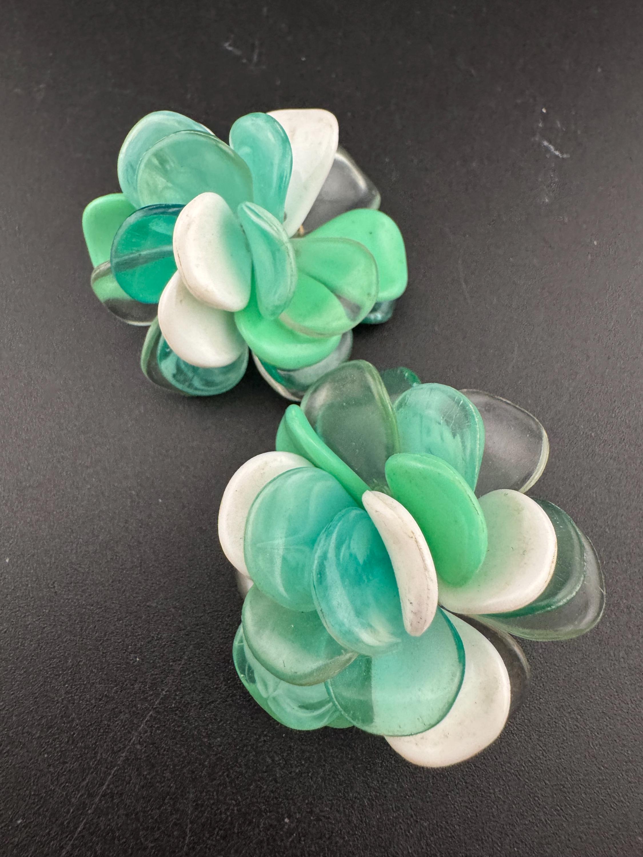 Oversized 4cm floral turquoise blue green white plastic big clip on stud earrings 1980s
