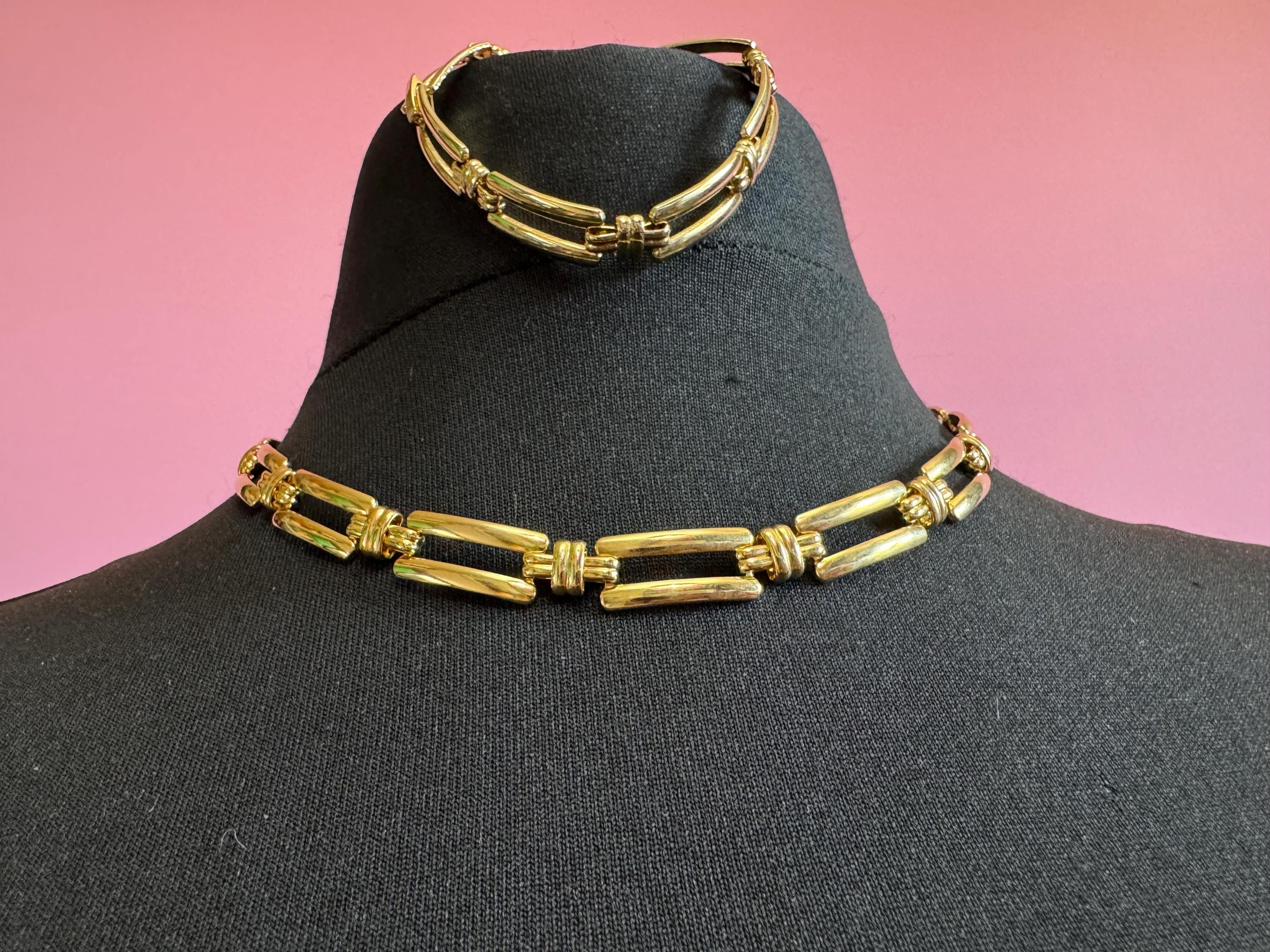 1990s vintage gold tone wide geometric chain link collar necklace and matching bracelet jewellery set