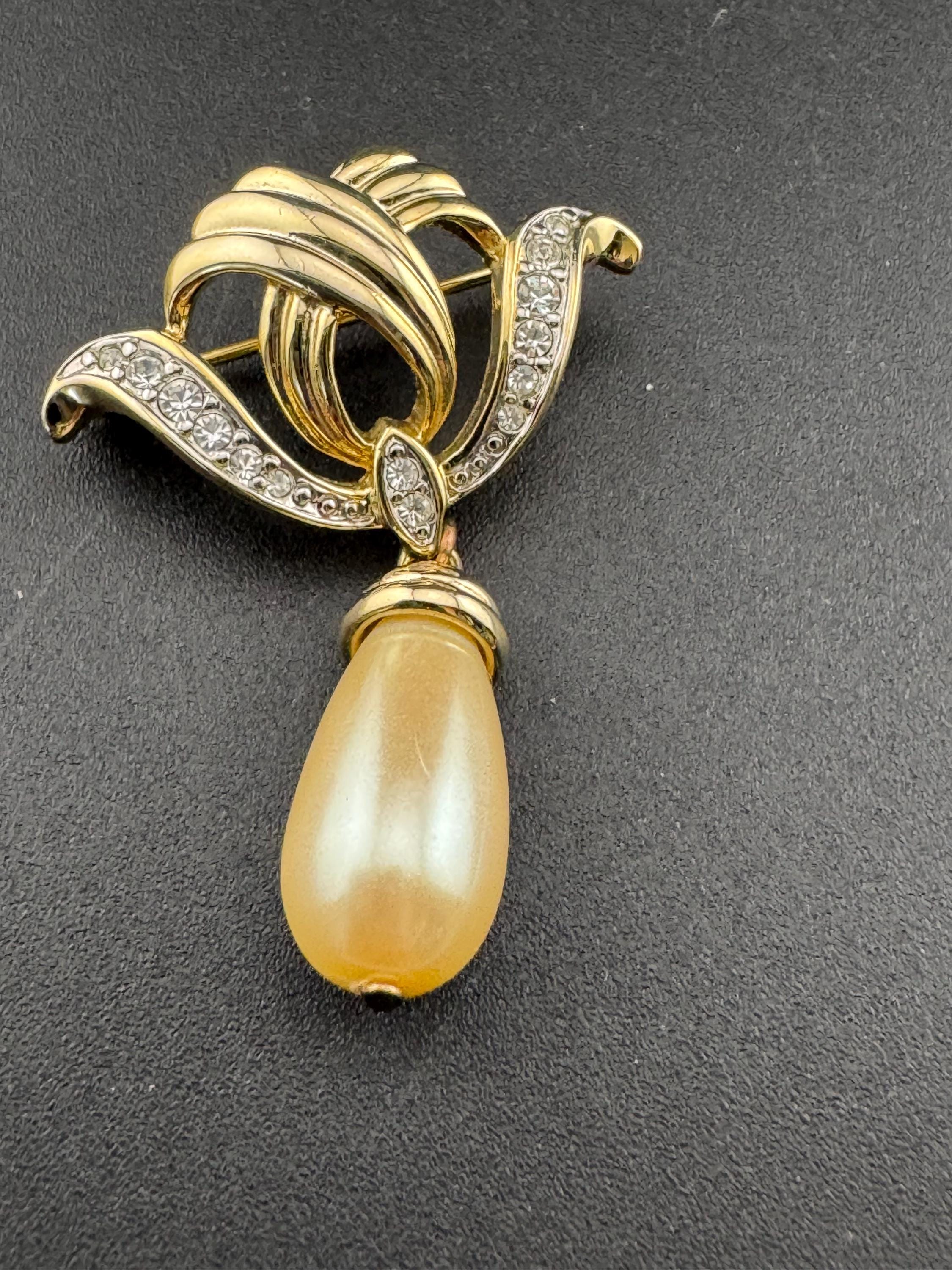 Vintage Gold Tone Faux Pearl Teardrop Crystal Dangle Brooch