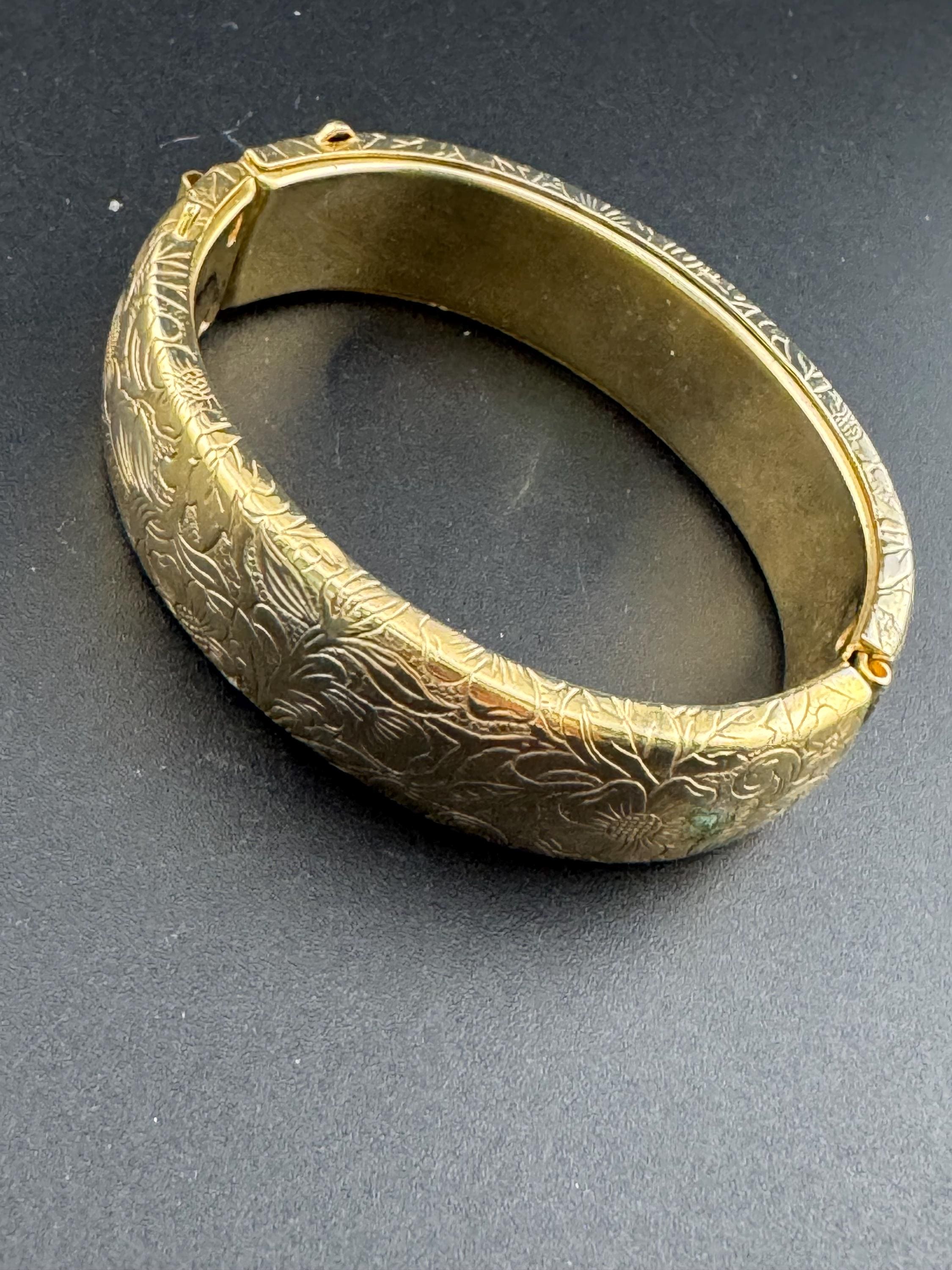 Vintage retro modernist gold tone wide clamper cuff wrist bangle etched floral 1970s