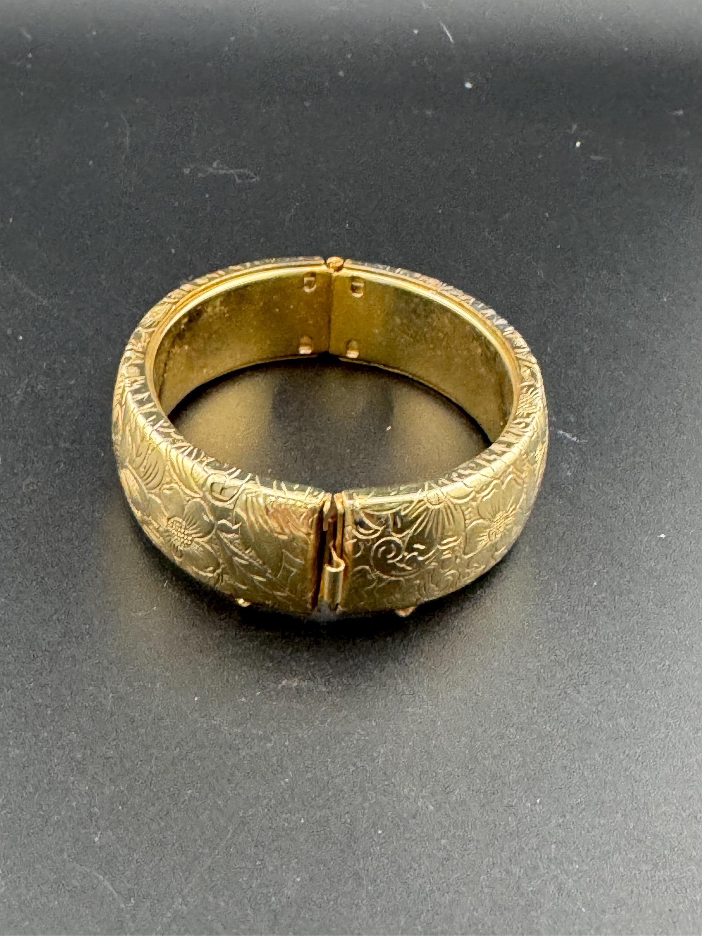 Vintage retro modernist gold tone wide clamper cuff wrist bangle etched floral 1970s