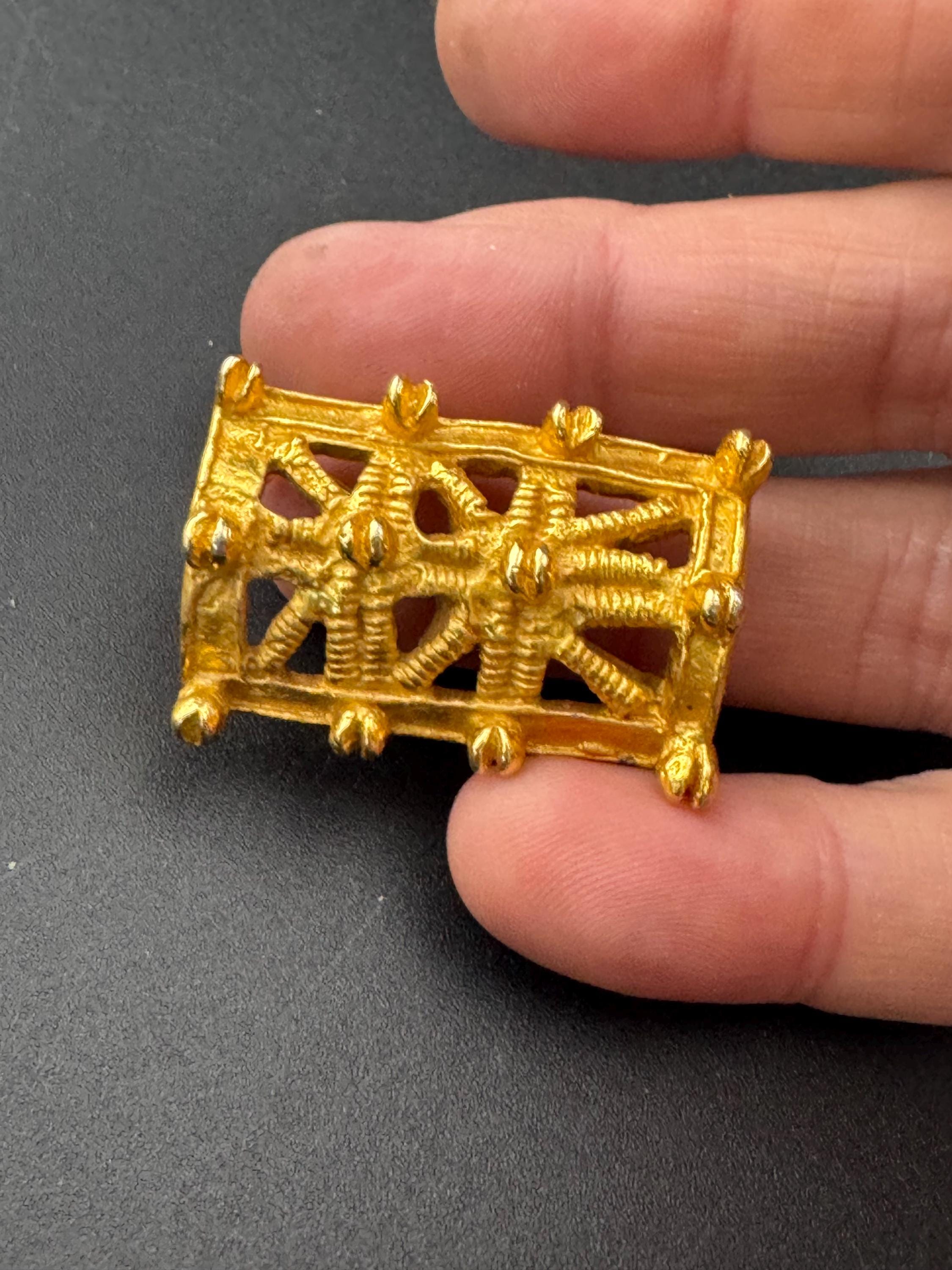 Vintage 3.5cm Gold Tone Etruscan style cage brooch
