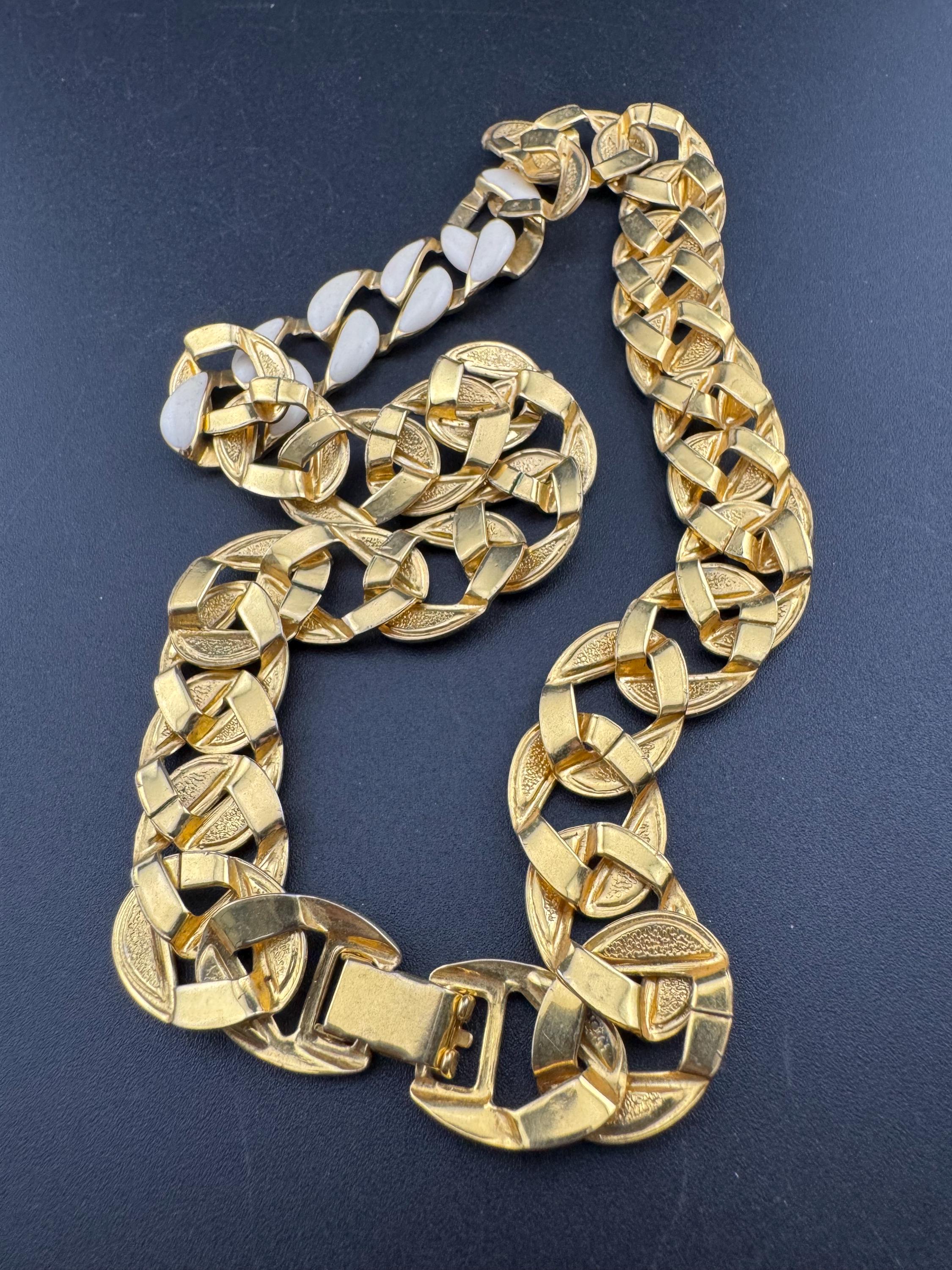 Vintage lightweight gold tone and cream enamel panel link choker necklace 45cm, flat curb chain