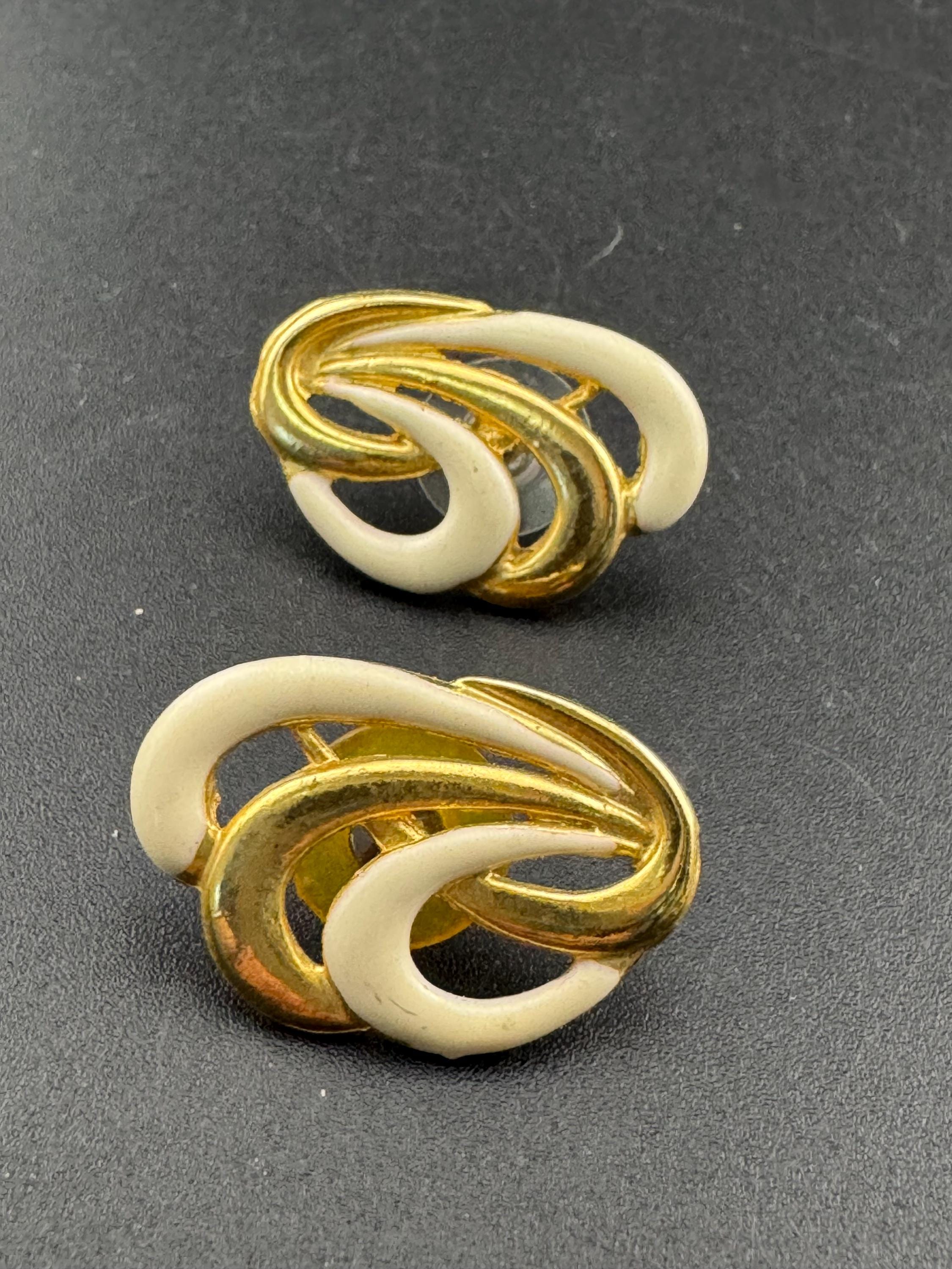 Vintage 1980s nude neutral cream enamel studs for pierced ears stud earrings gold tone high end