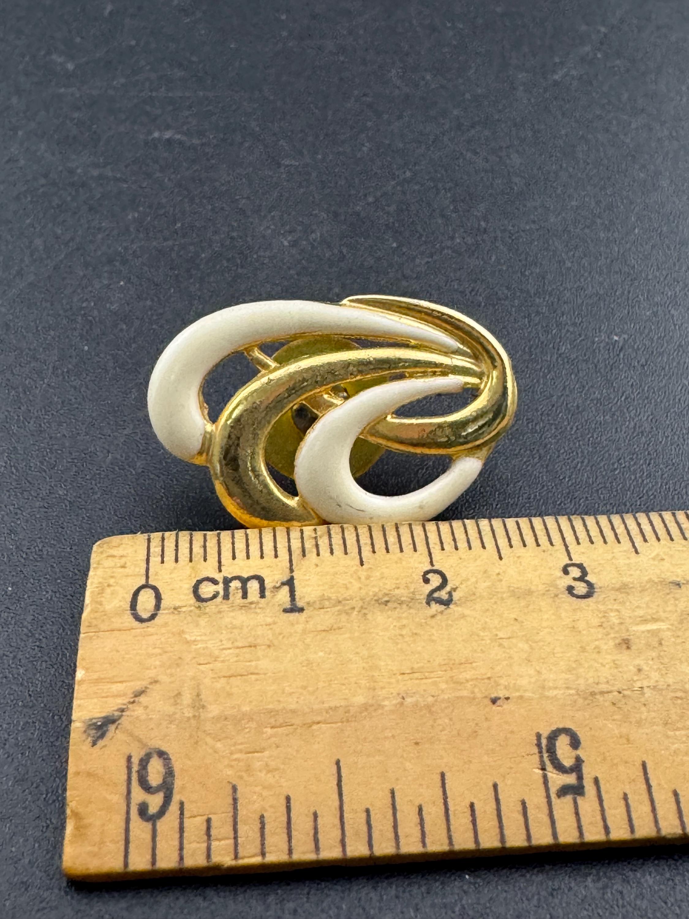 Vintage 1980s nude neutral cream enamel studs for pierced ears stud earrings gold tone high end