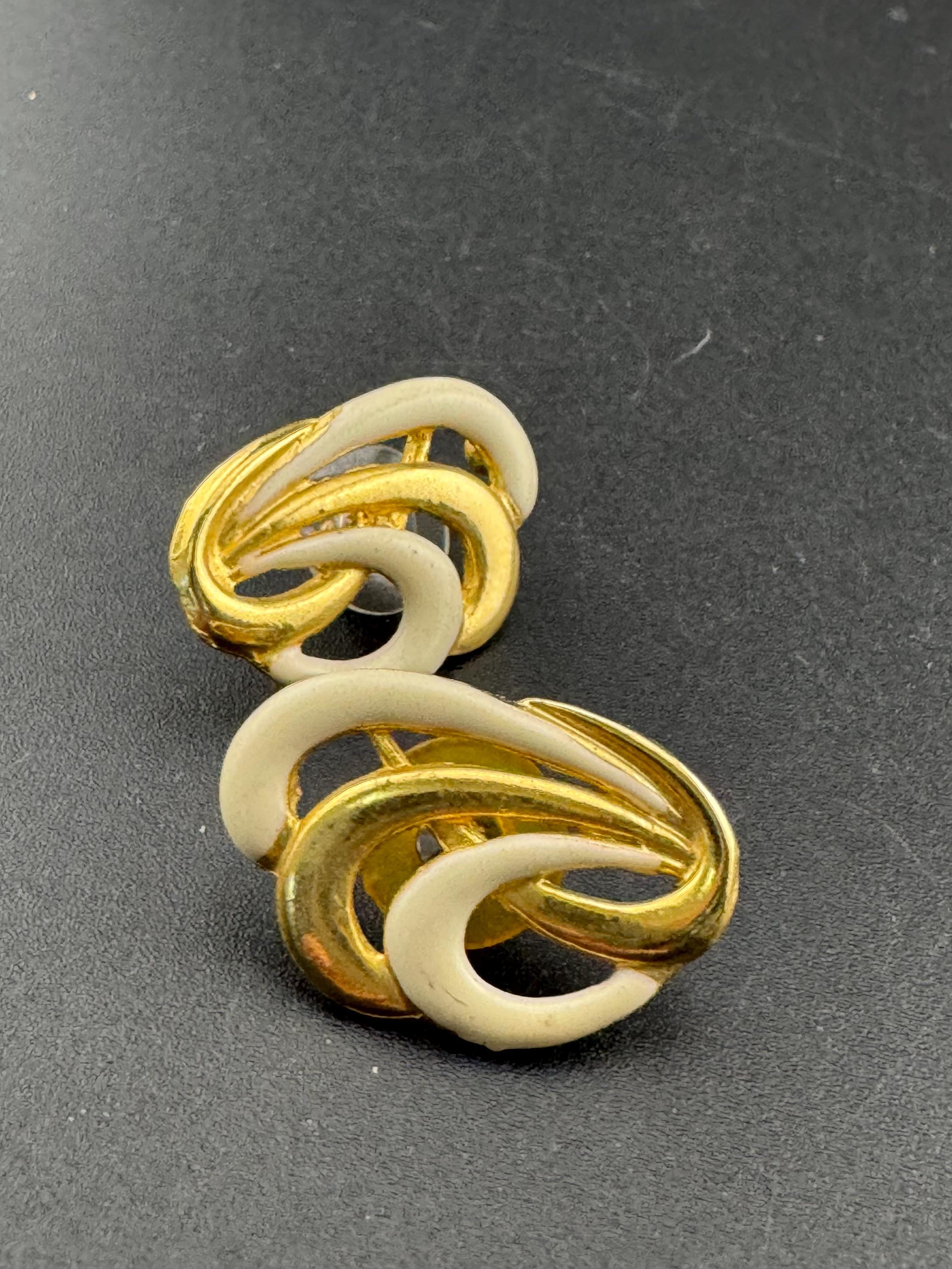 Vintage 1980s nude neutral cream enamel studs for pierced ears stud earrings gold tone high end