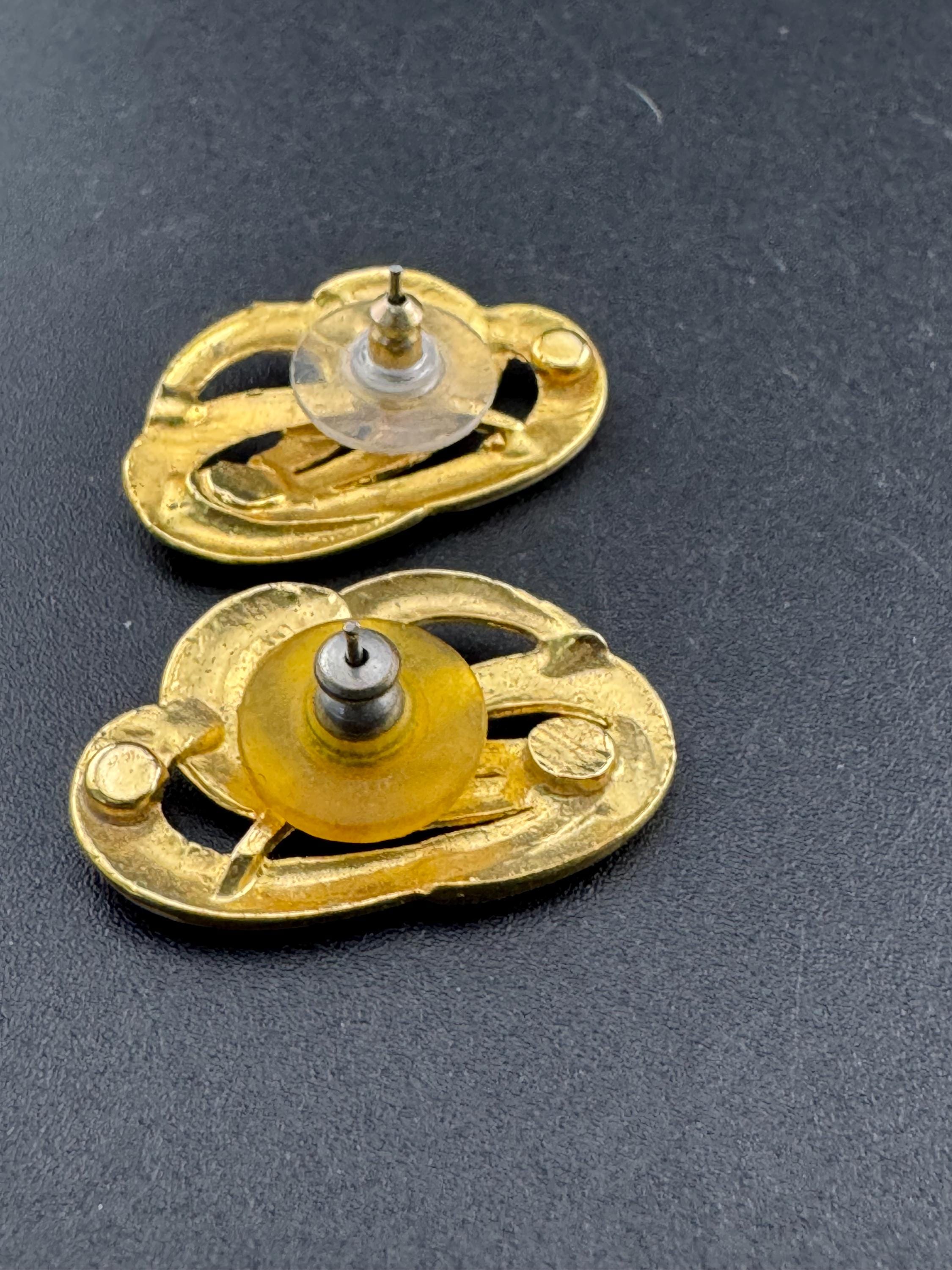 Vintage 1980s nude neutral cream enamel studs for pierced ears stud earrings gold tone high end