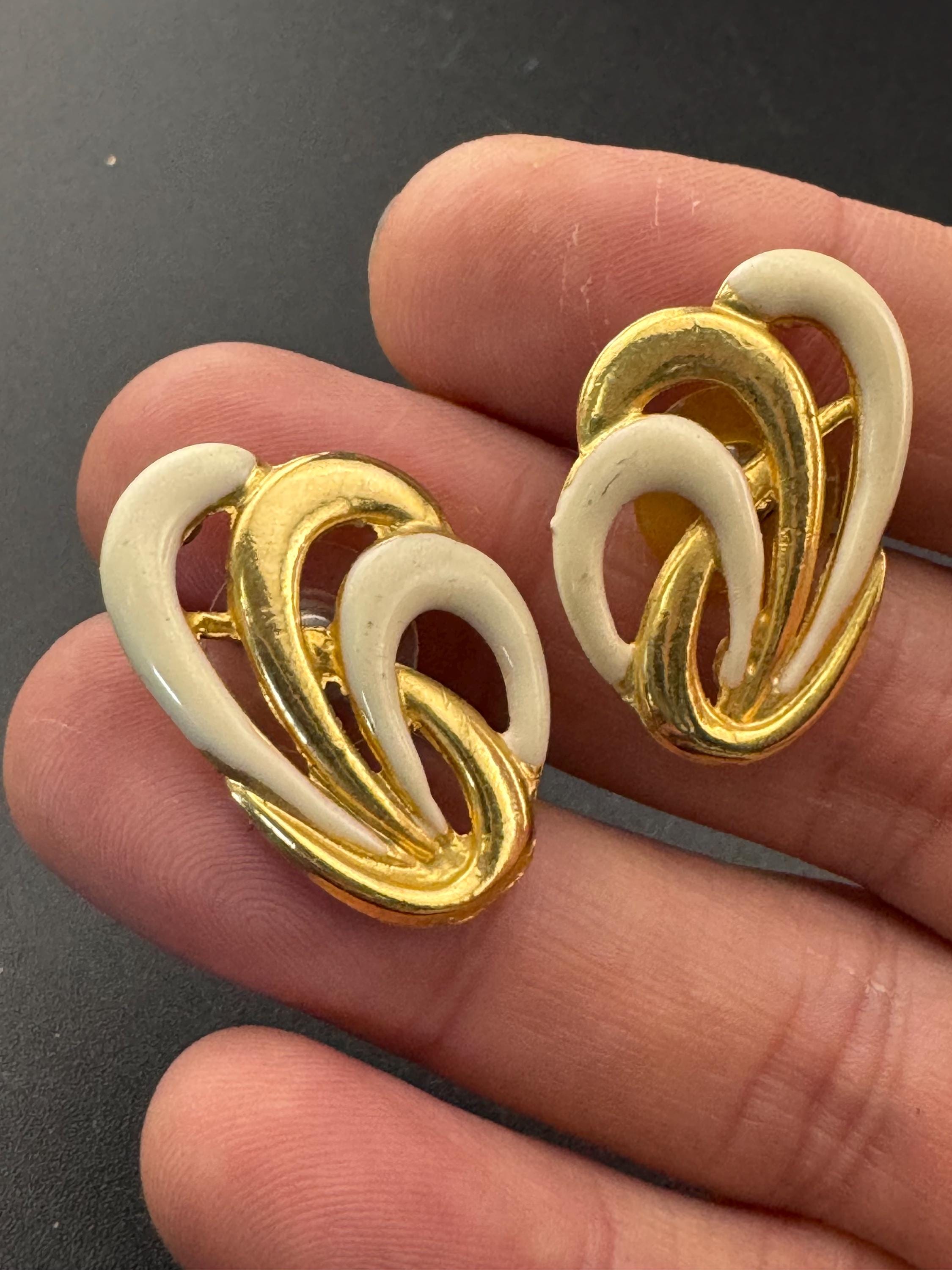 Vintage 1980s nude neutral cream enamel studs for pierced ears stud earrings gold tone high end