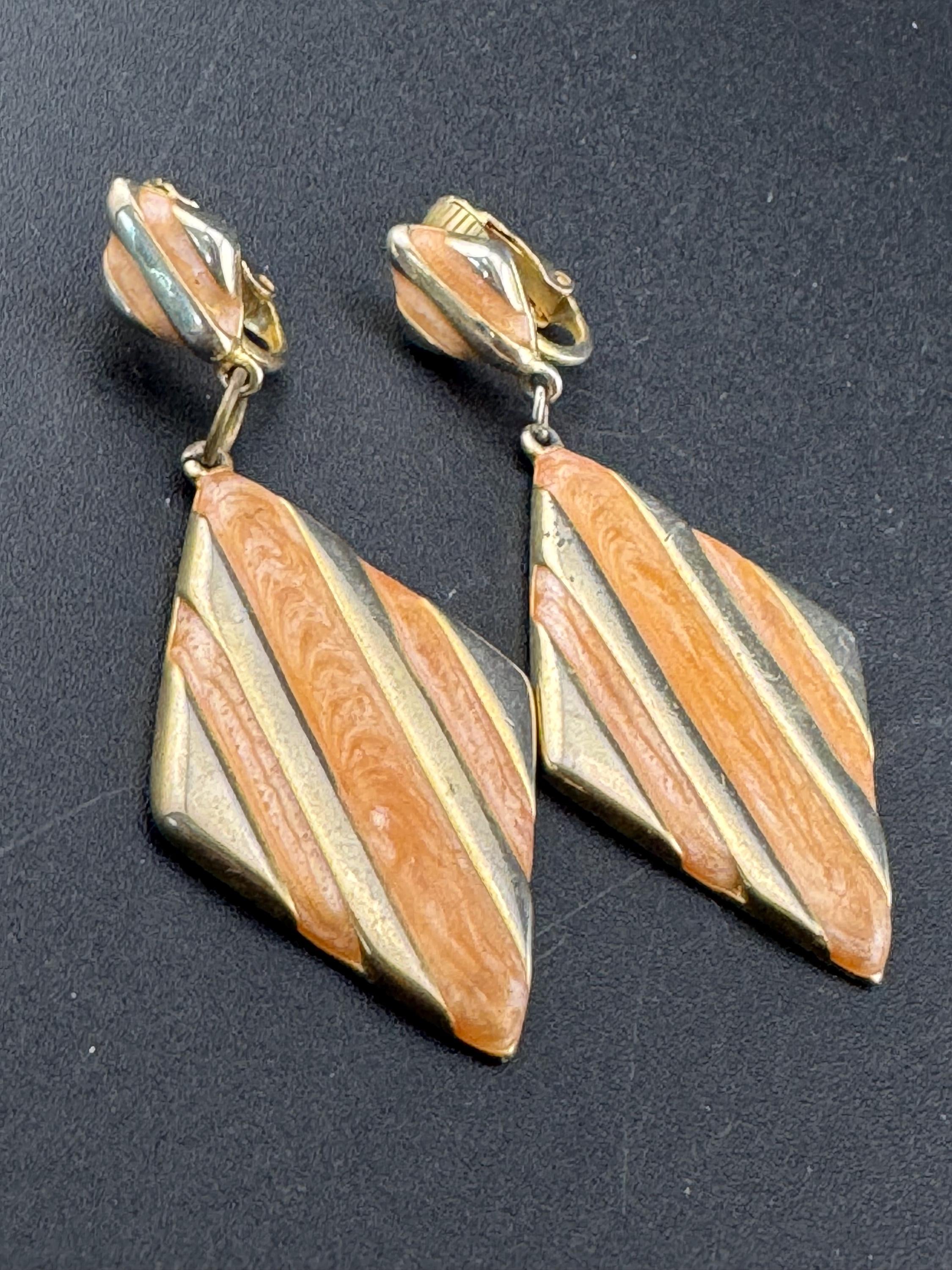Vintage light brown beige enamel and gold tone geometric long drop dangle earrings 5.5cm