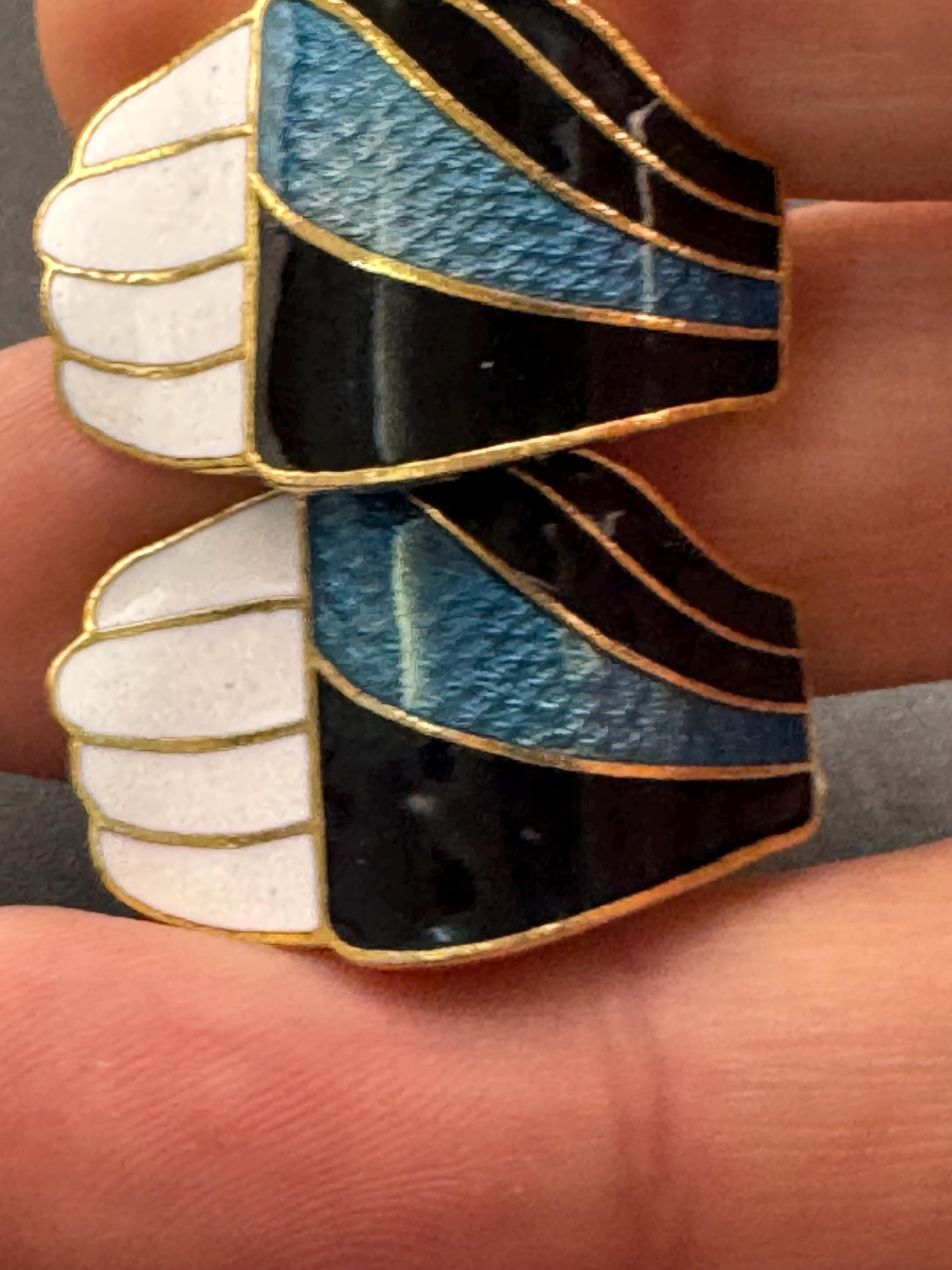 Vintage Retro pair navy blue and white cloisonné enamel geometric  half hoop curved clip on earrings gold tone