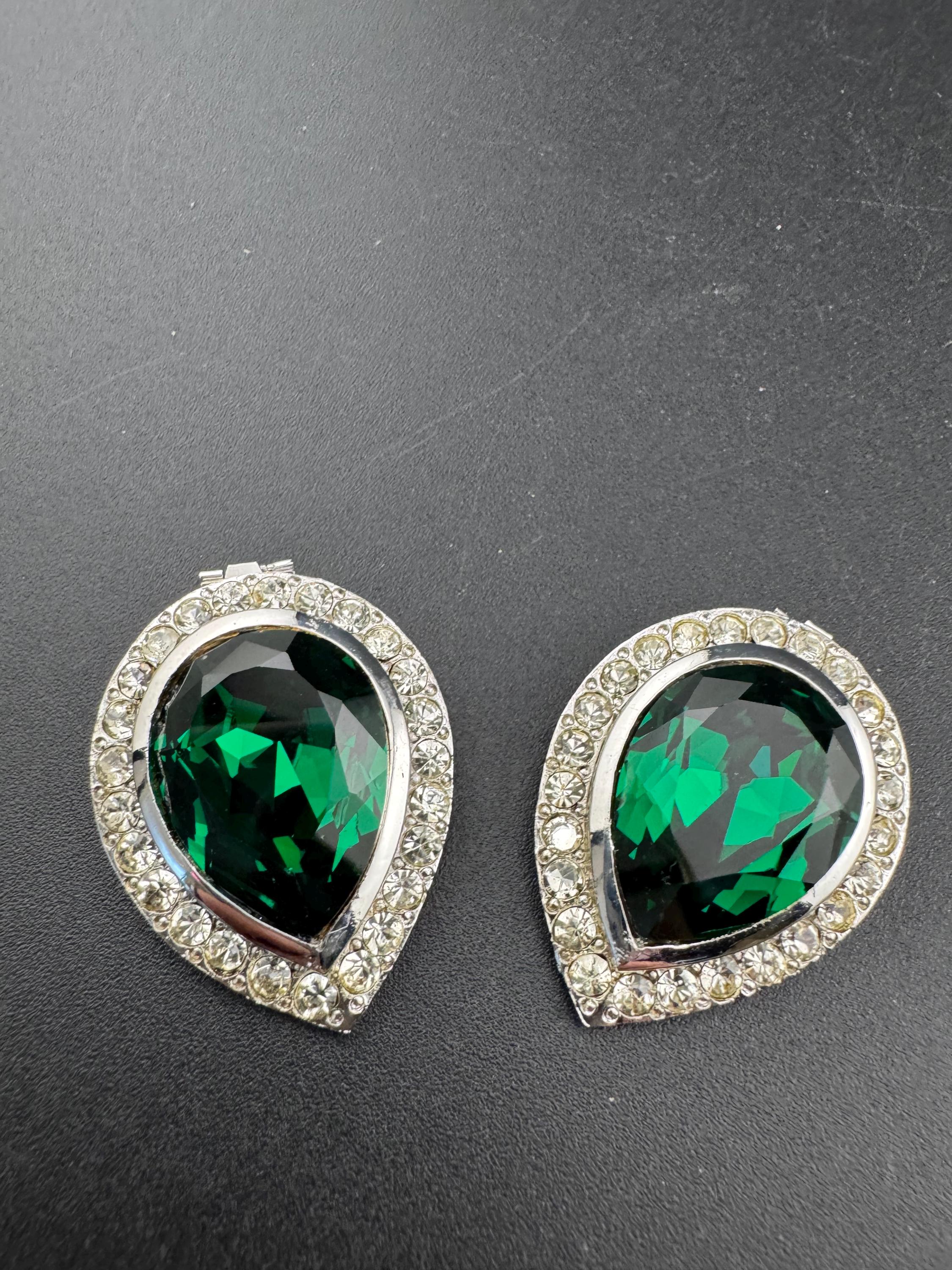 French Bluette Pair of vintage teardrop shoe Clips made with vintage Emerald Green Swarovski Crystal, Art Deco Style